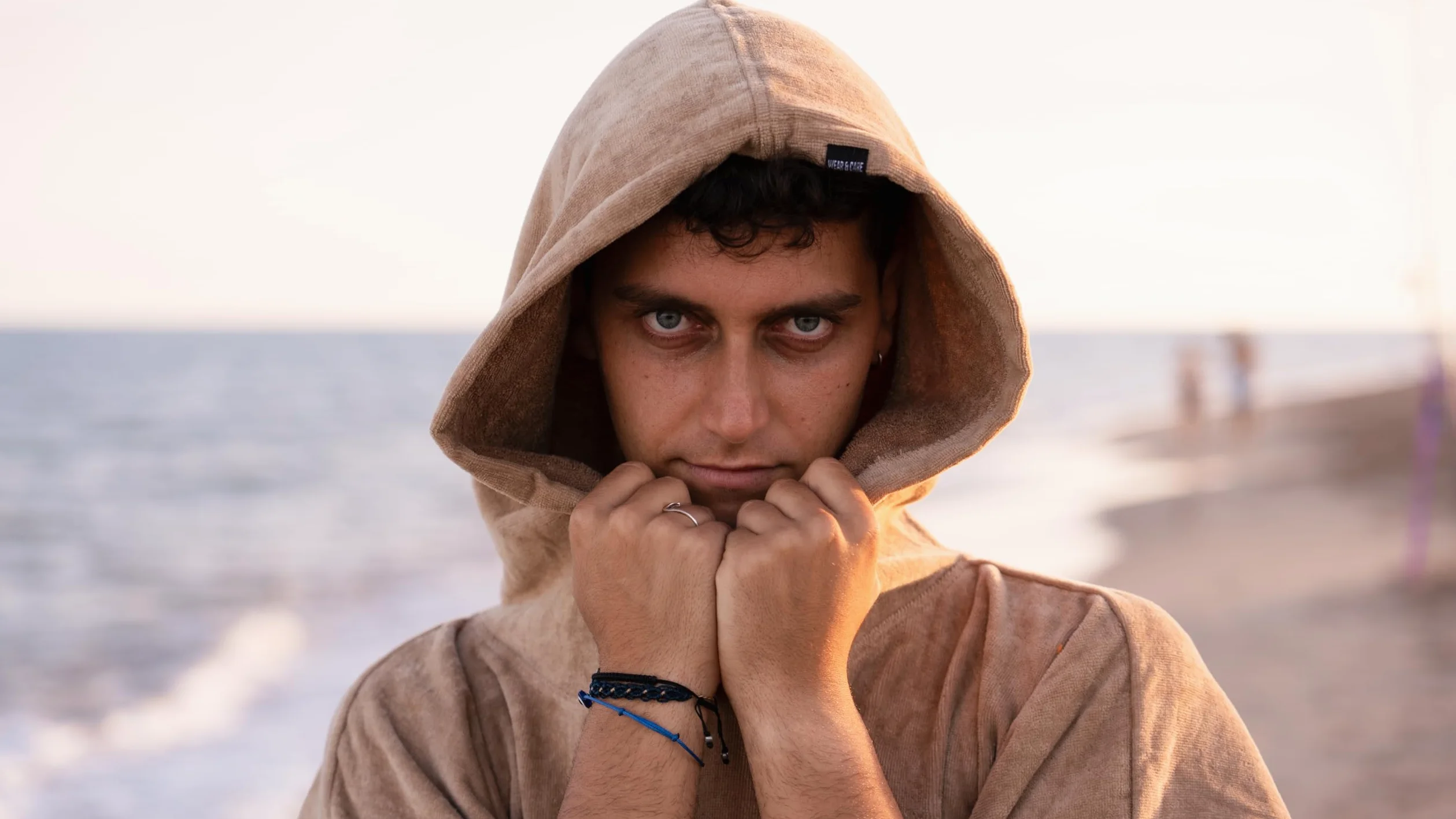 Surf Monkey Poncho Ręcznik surfingowy z kapturem i kieszenią wewnętrzną, bawełna organiczna (beżowy, L/XL)