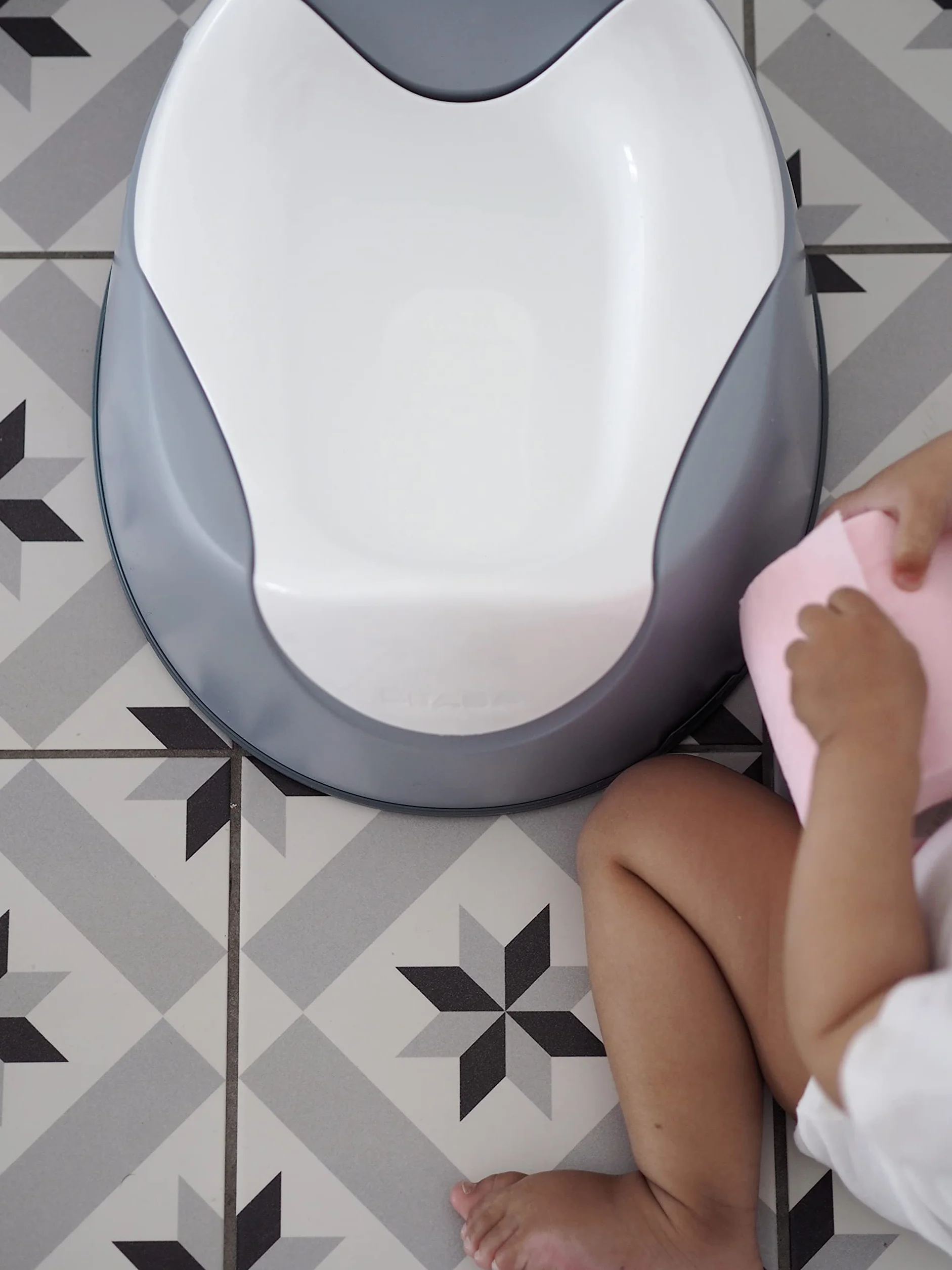 BÉABA Nocnik treningowy dla niemowląt, ergonomiczny nocnik dla niemowląt, antypoślizgowy, higieniczny, łatwy w pielęgnacji, uchwyty na siedzeniu, wyprodukowano we Francji, lekka mgiełka