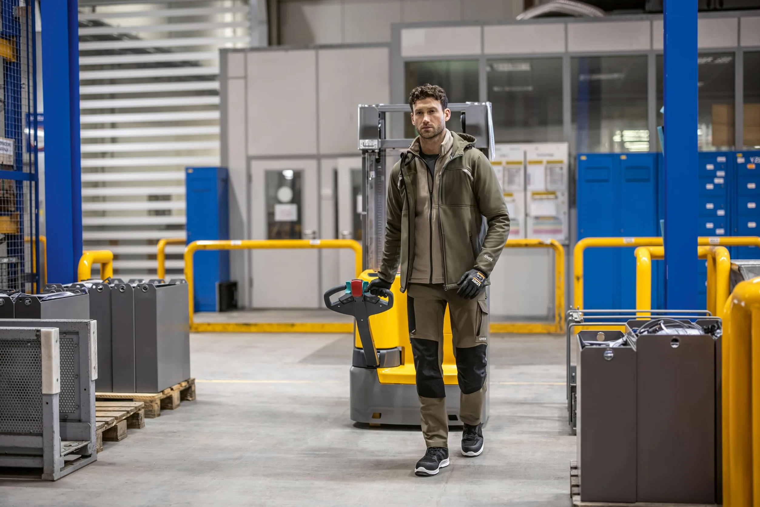 Uvex suXXeed Craft kurtka softshellowa – męska kurtka robocza o ergonomicznym dopasowaniu – wodoszczelna 8000 mm – z kapturem, khaki, L