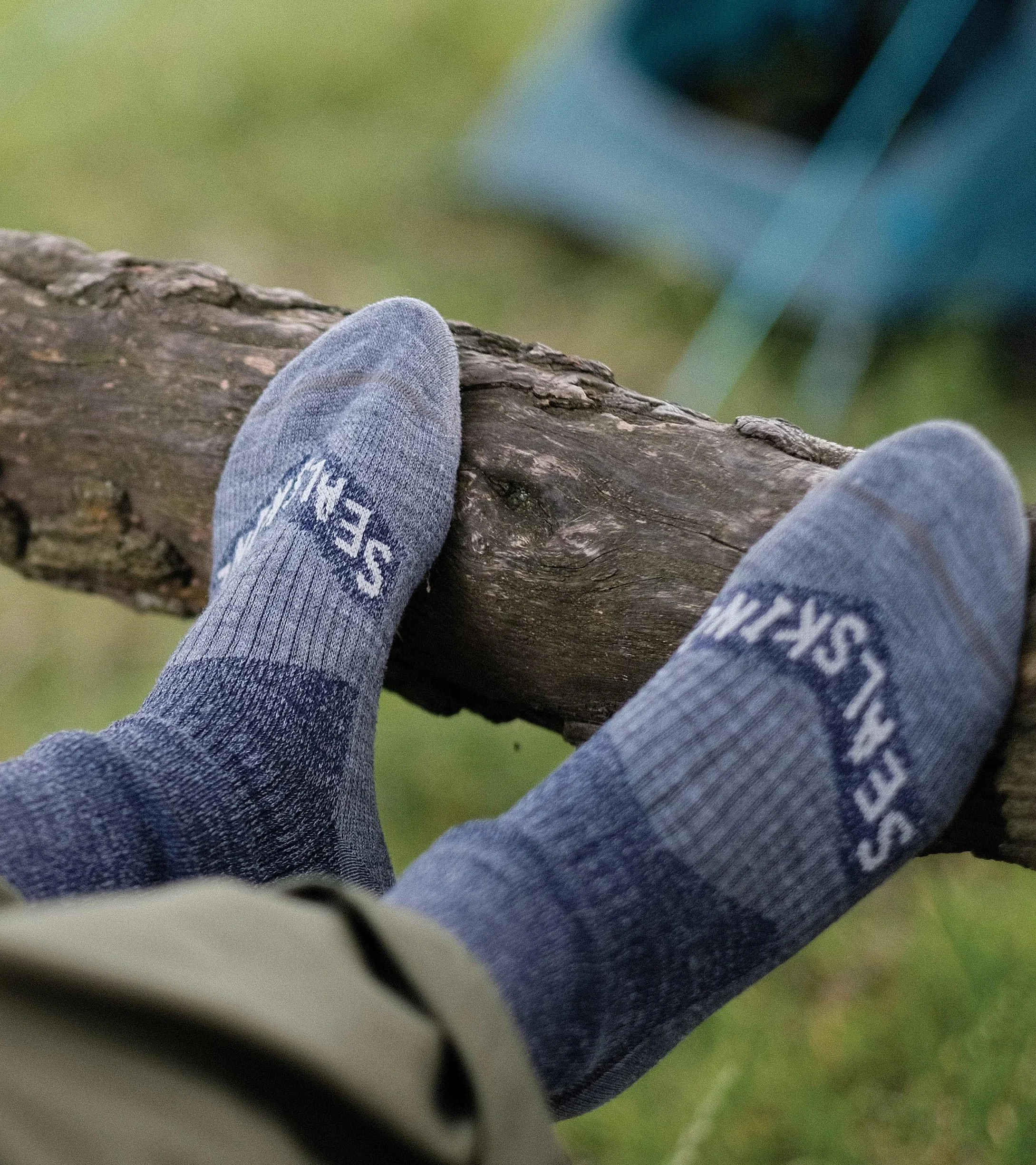 SEALSKINZ Raynham Wodoodporne skarpety średniej długości, uniseks, na każdą pogodę, czarny/szary marmur, rozmiar S