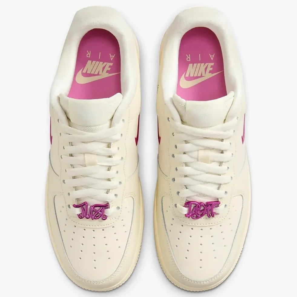 Nike Damska koszulka WMNS Air Force 1 '07 Se Low TOP, Mleko kokosowe/zabawny różowy alabaster, 4.5 UK (7 US)