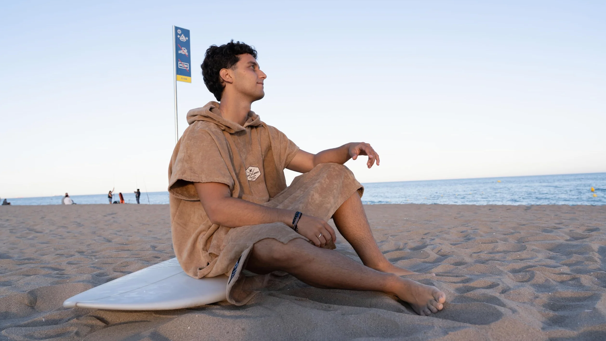 Surf Monkey Poncho Ręcznik surfingowy z kapturem i kieszenią wewnętrzną, bawełna organiczna (beżowy, L/XL)