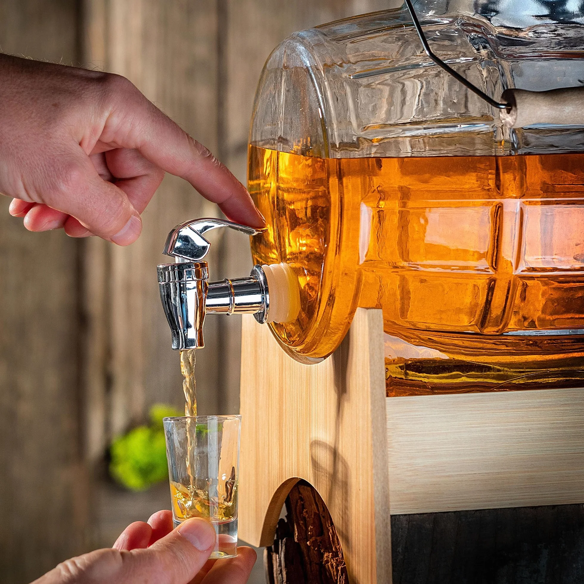 KADAX Beczka 5 l z kranikiem, dozownik do napojów ze szkła, beczka z kranikiem, przezroczysty dozownik z drewnianą podstawką, dozownik alkoholu, idealny do whisky, brandy, soków (model 1)