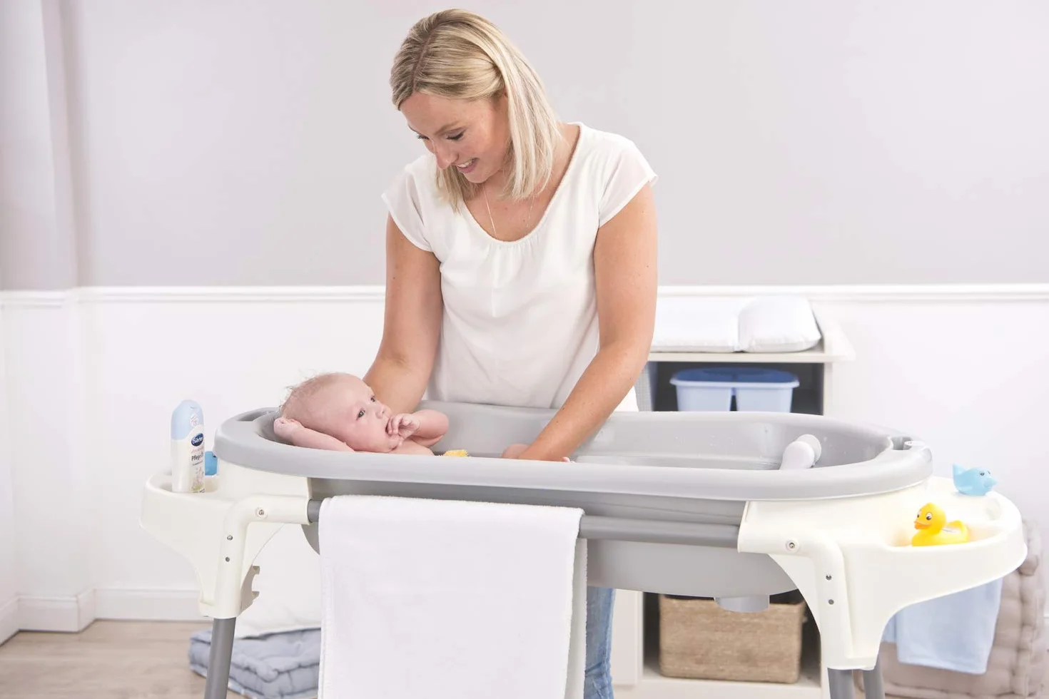 Rotho Babydesign TOP Xtra Duża wanienka, Z 2 matami antypoślizgowymi i korkiem spustowym, Idealna dla 2 dzieci, Do 36 miesiąca, TOP Xtra, Stone Grey (Szary), 20500 0286