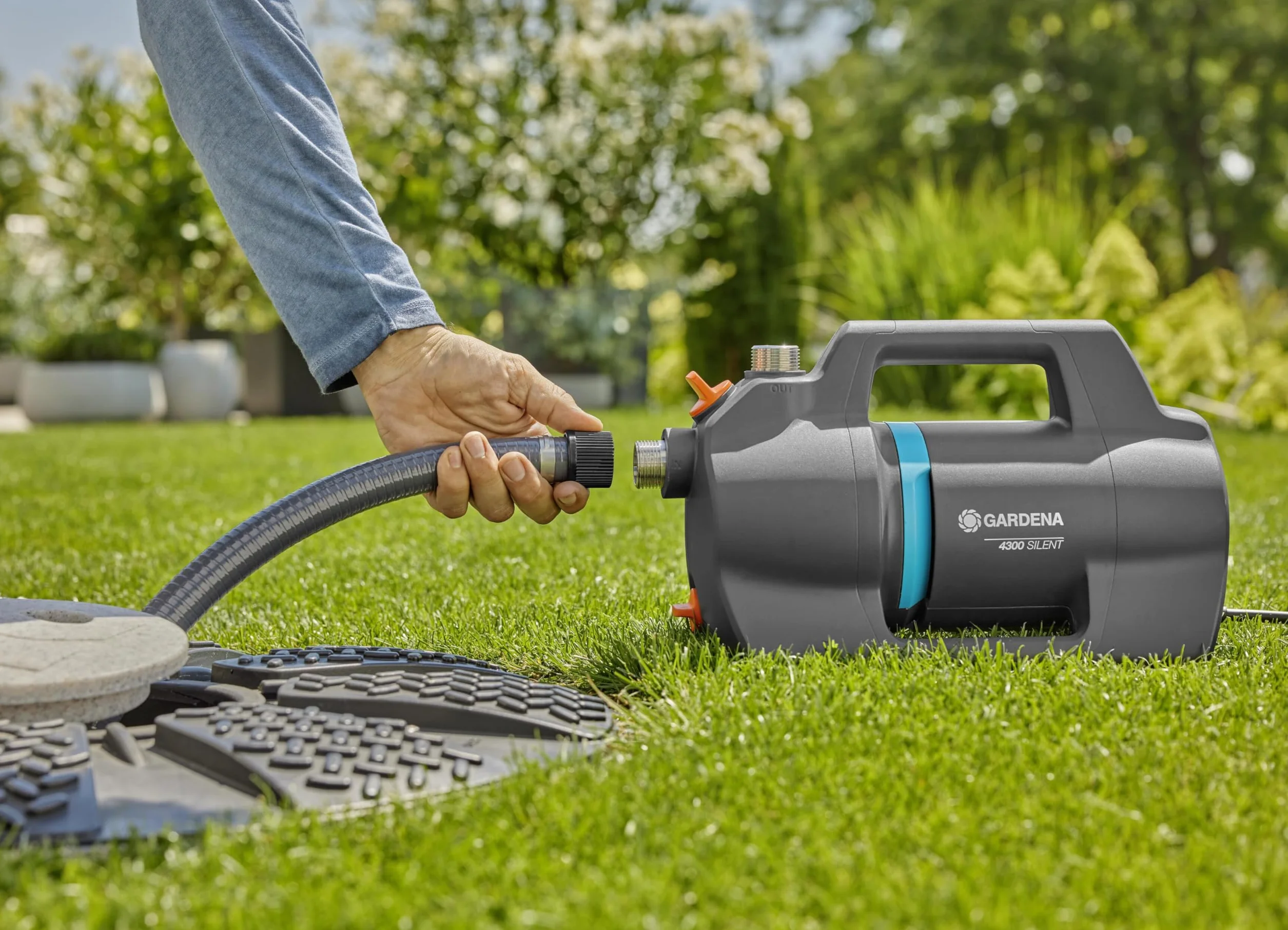 Gardena pompa ogrodowa 4300 Silent: Cicha pompa nawadniająca z innowacyjną obudową, tłoczenie 4300 l/h, silnik 650 W, podwójny system uszczelek, energooszcz. i wodotrwała (9056-20)