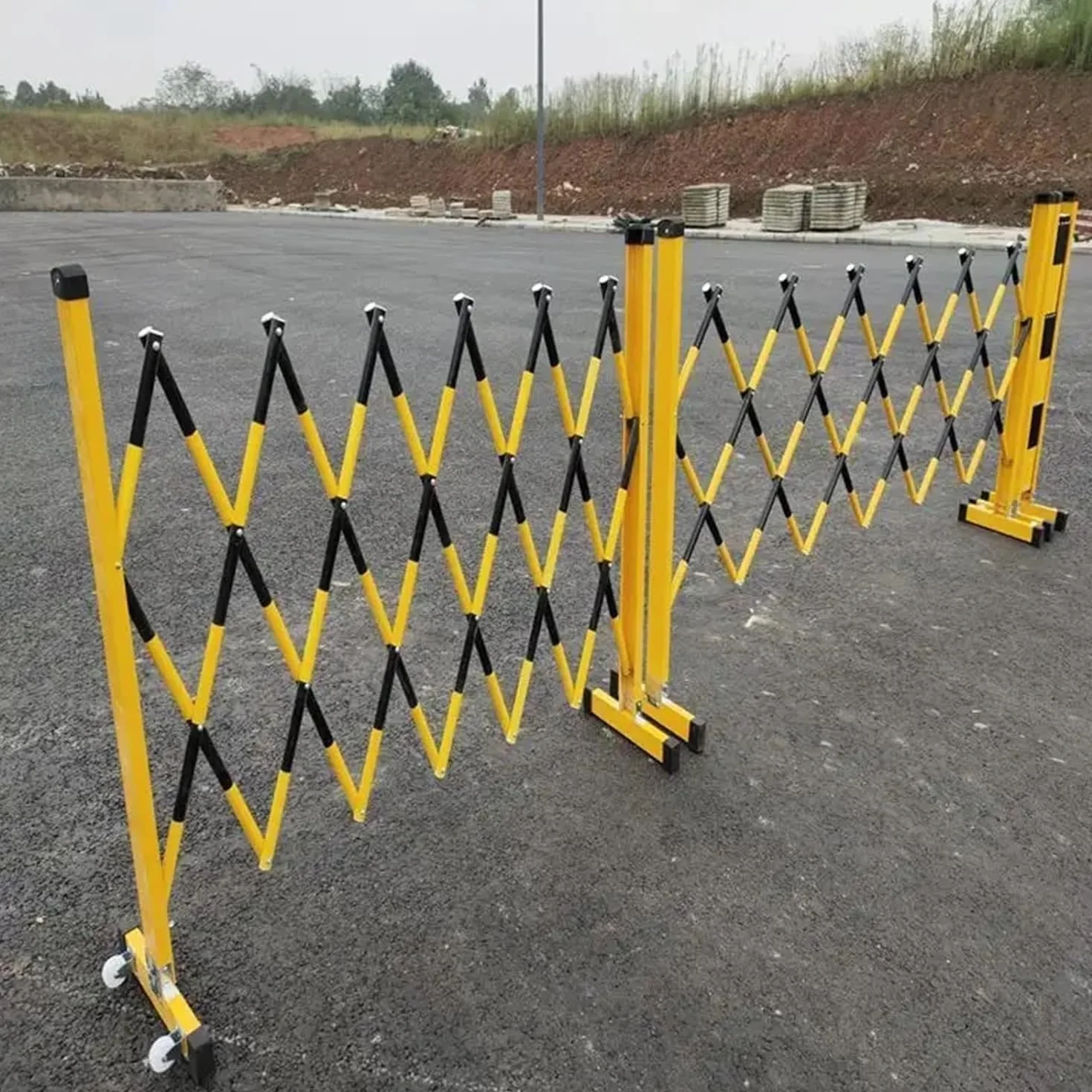 Rozsuwana bariera drogowa, składana bariera ochronna na podjazd na plac budowy, wysokość 1,2 m, łatwa w montażu bariera bezpieczeństwa，Yellow-1.2 * 6M