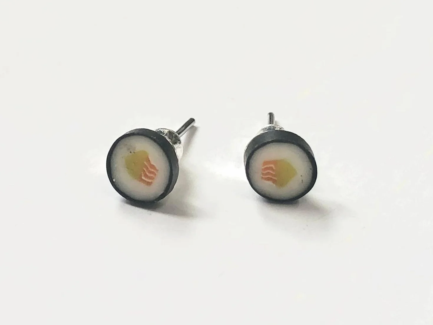 Miniblings Kolczyki do sushi maki ryby jedzenie japońskie Azja 7 — ręcznie robiona modna biżuteria do uszu, 6mm, glina polimerowa