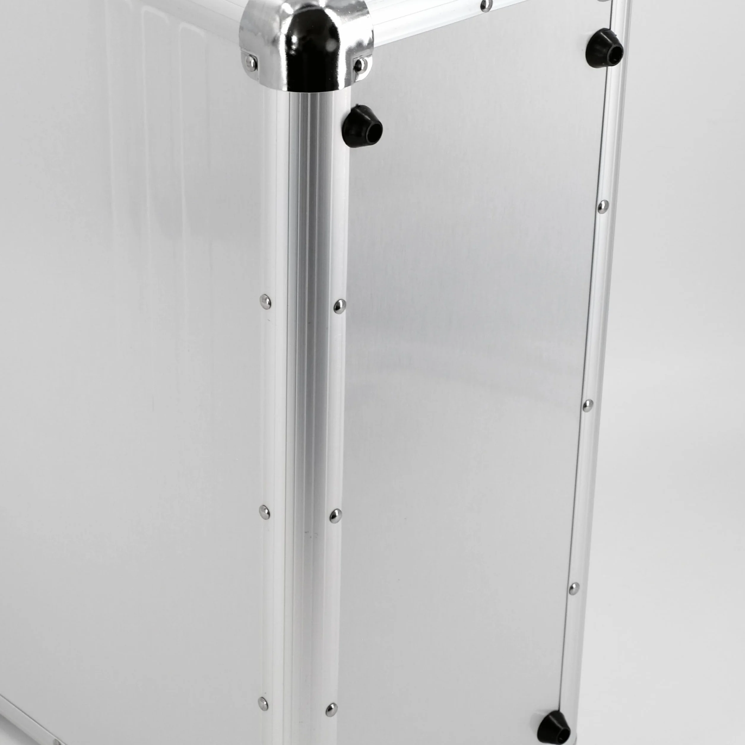 ALUMAXX 45119 Pilotka BETHA - Walizka z Gładkiego Aluminium Na Dokumenty, Aktówka z Zamkiem Szyfrowym, 47 cm, Biznesowa Na Notebooki 17", Srebrna