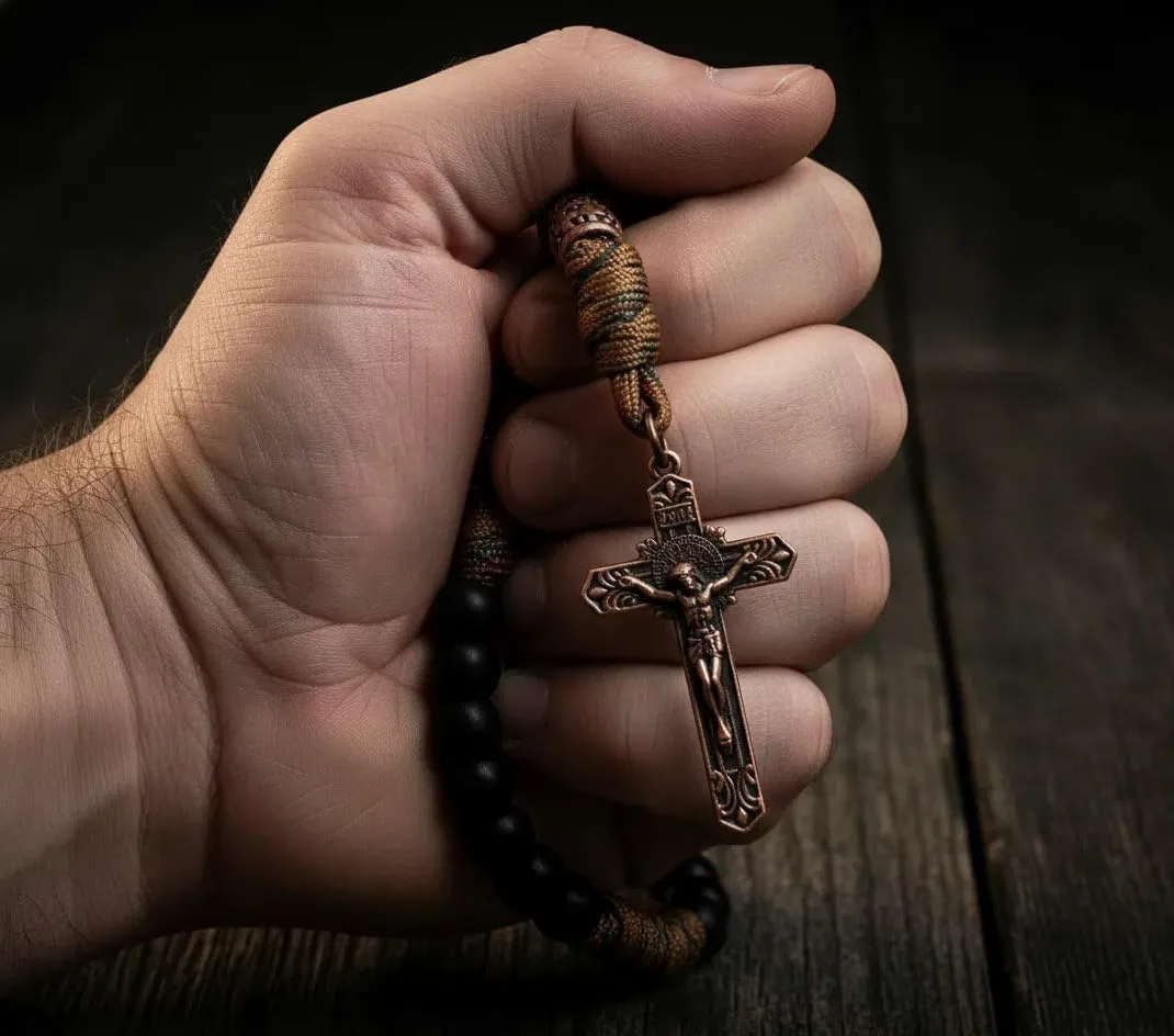 Sklep Nazareth Antique Bronze St Benedict Paracord Różaniec Czarne matowe koraliki Czerwony Biały Wytrzymały Różaniec Mocny sznurkowy naszyjnik