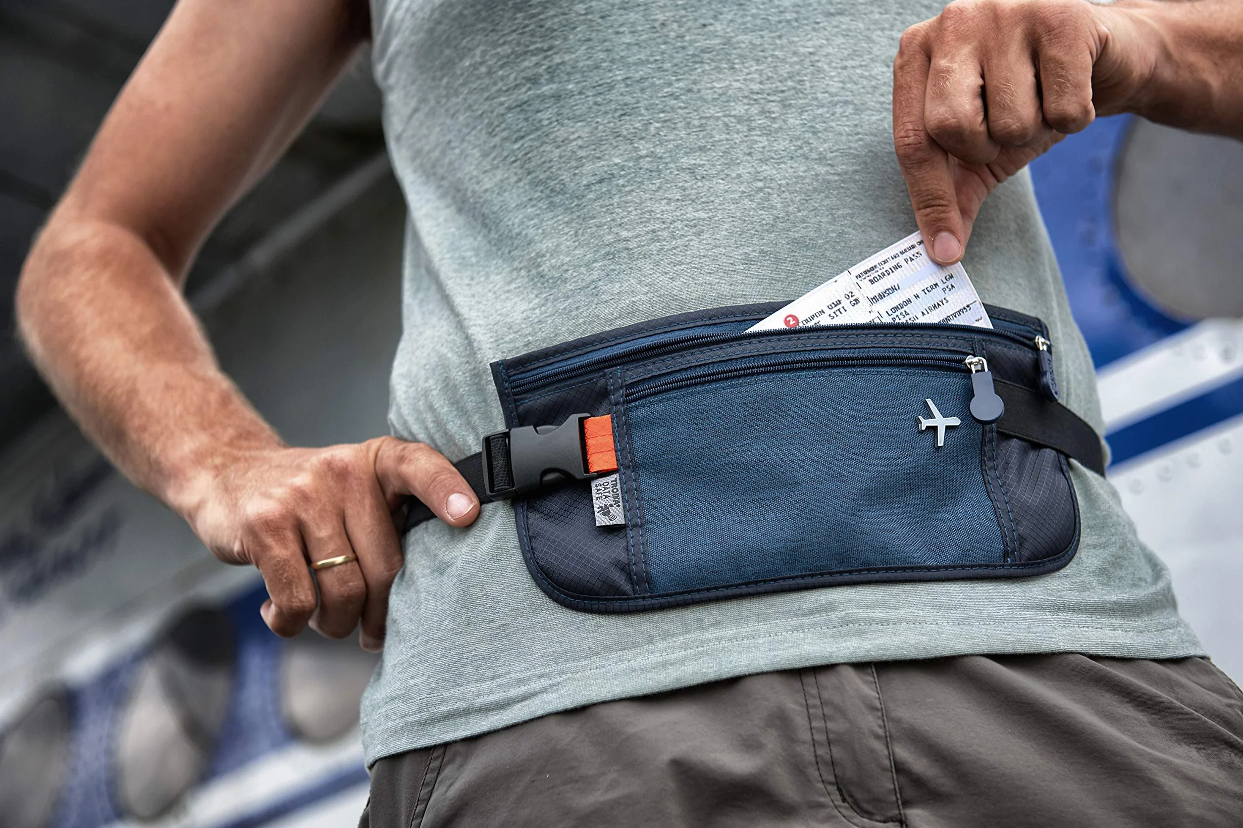 TROIKA Pasek bezpieczeństwa – BLB20/DB – torba na pasek, 2 kieszenie z zamkiem błyskawicznym, płaski, pasek na pieniądze, ochrona przed odczytem RFID, bilety, paszport, dowód osobisty, prawo jazdy,