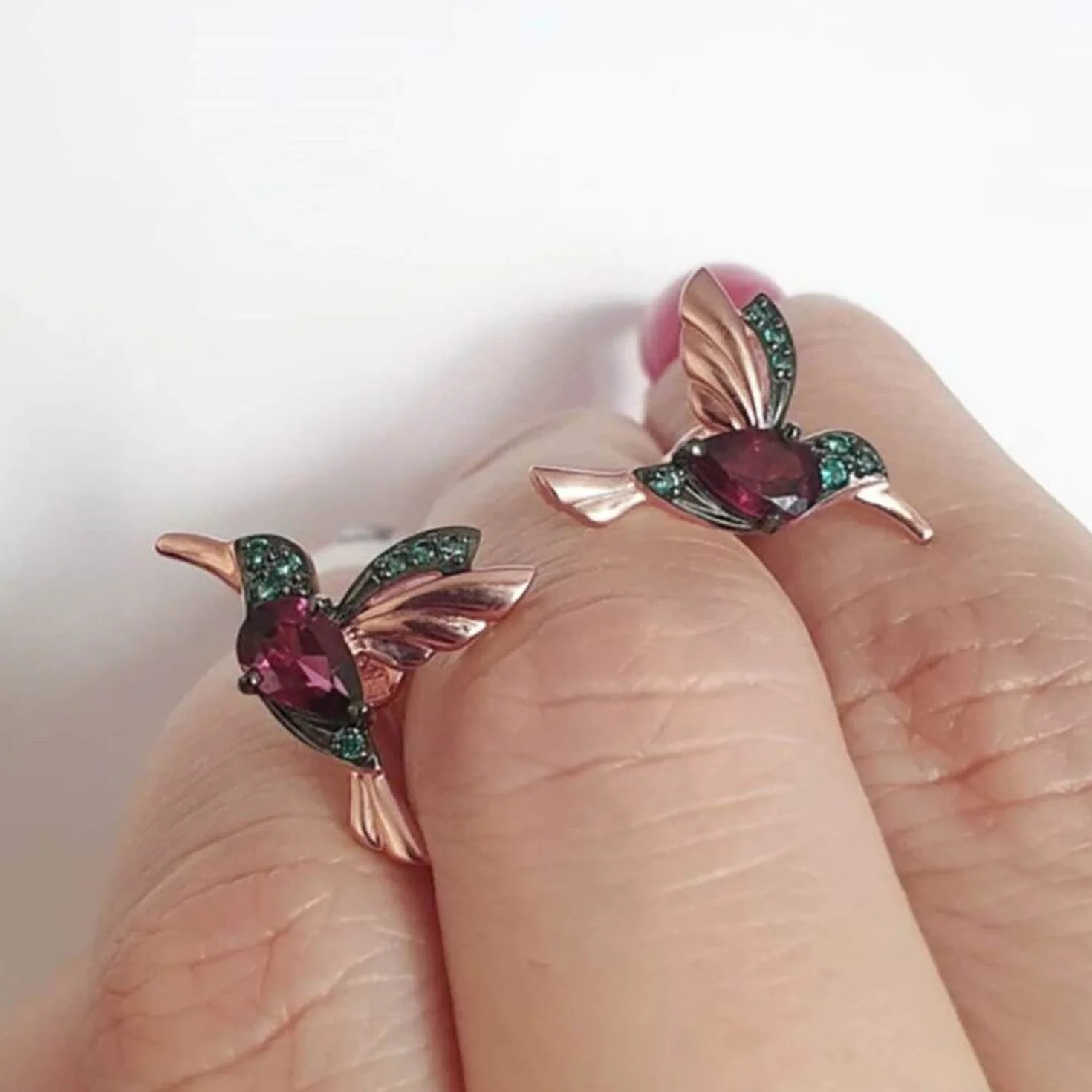 Miniblings Kolibri łańcuszek kolczyki w kolorze różowego złota — oryginalna modna biżuteria I stras ptaki kamienie stras — kolczyki biżuteria do uszu różowe złoto, 15mm, Różowe złoto Stras, Stras