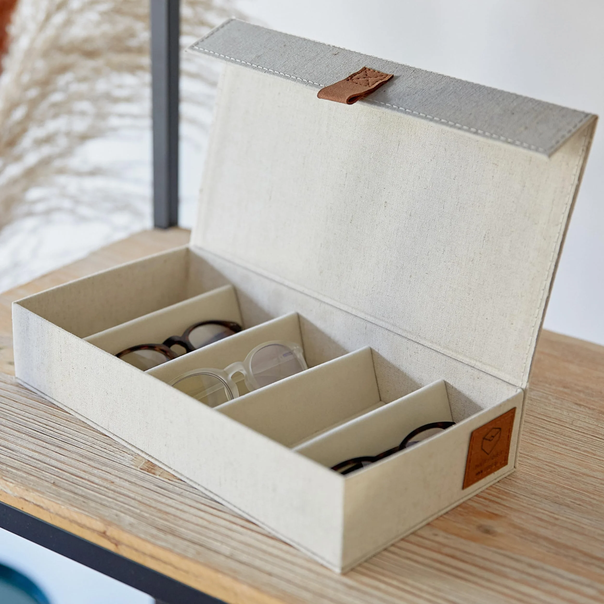 LOVE IT STORE IT Premium pudełko do przechowywania okularów – pudełko na okulary z mieszanki lnu i bawełny, wewnątrz aksamitu, wzmocnione drewnem, z 5 przegródkami, kolor beżowy, 30 x 17 x 6 cm