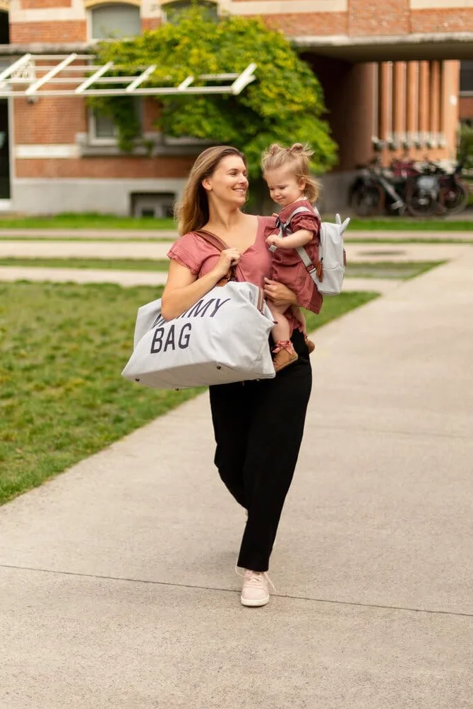 Childhome, Mommy Bag, torba na pieluchy, dla kobiet w ciąży, torba podróżna, duża pojemność, mata do przewijania, regulowany pasek na ramię, izolowana kieszeń, przejście na walizkę, szara koszulka