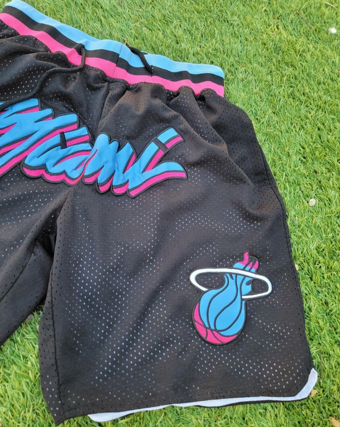 Miami Heat Męskie spodenki do koszykówki - Sportowe, oddychające i szybkoschnące szorty NBA z kieszeniami na zamek błyskawiczny, luźne spodenki do treningu i na zewnątrz