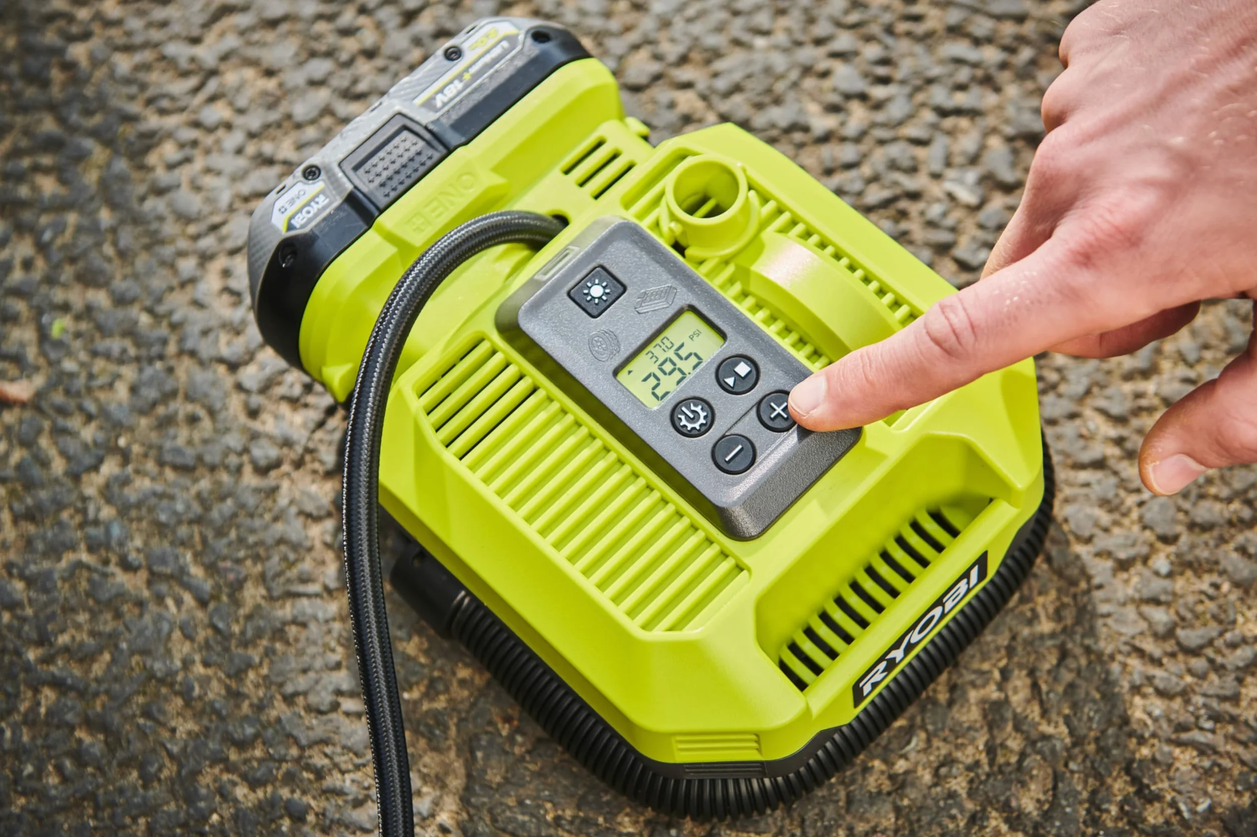 Ryobi - Bezprzewodowa sprężarka i pompka 18 V ONE+ - do 11 barów/do 500 l/min - Dostarczany z 3 końcówkami pompowania (bez baterii) - RMI18
