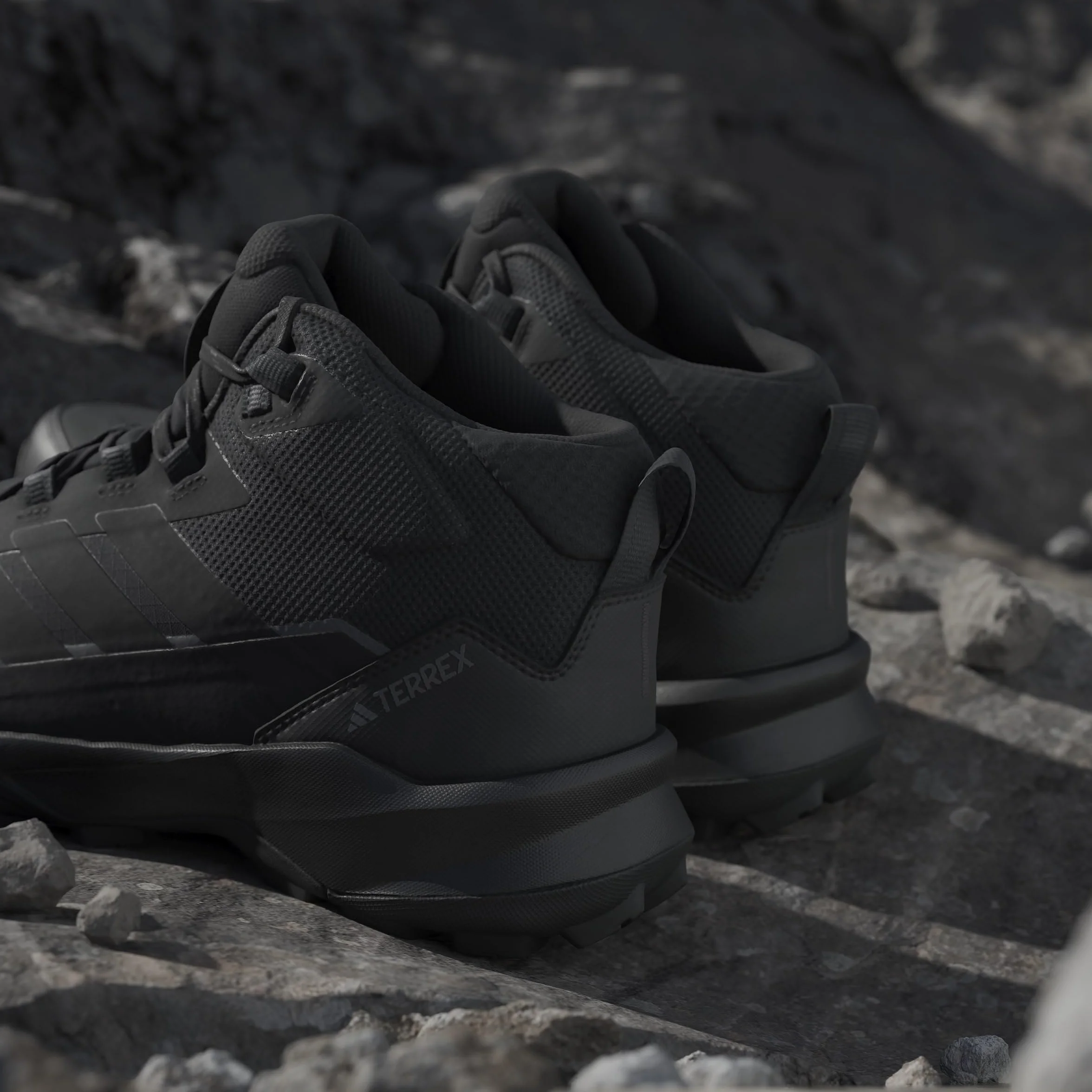 adidas Mężczyźni Terrex Skychaser Ax5 Mid Gore-tex Hiking ShoesBUTY