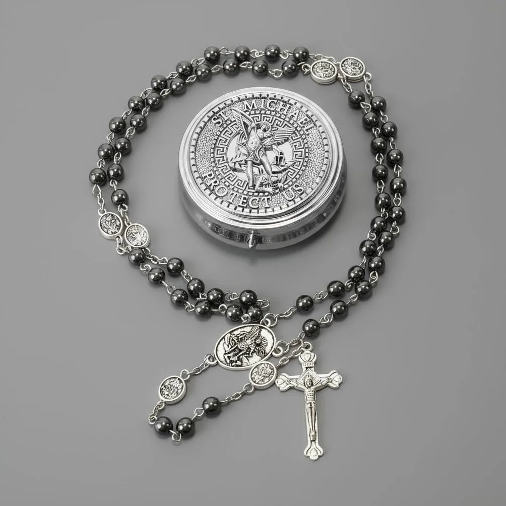 Nazareth Store Różaniec św. Michała, hematyt, kamienne koraliki, naszyjnik, metalowe koraliki, chwała, archanioł, medal i krzyż, z metalowym pudełkiem prezentowym