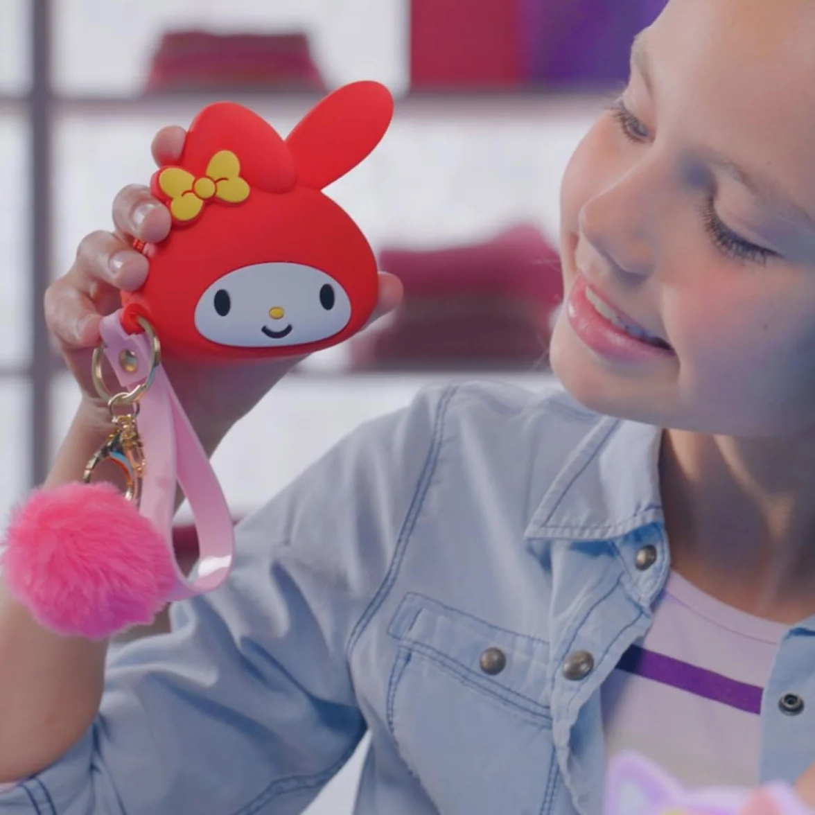 #sbabam, FUNNY BOX Hello Kitty Handbag, kolorowa torebka dziewczęca z naklejkami, pluszowa bransoletka i akcesoria, torba dziewczęca z paskiem na ramię na prezent dla dziewczynki 2 sztuki, zabawki dla