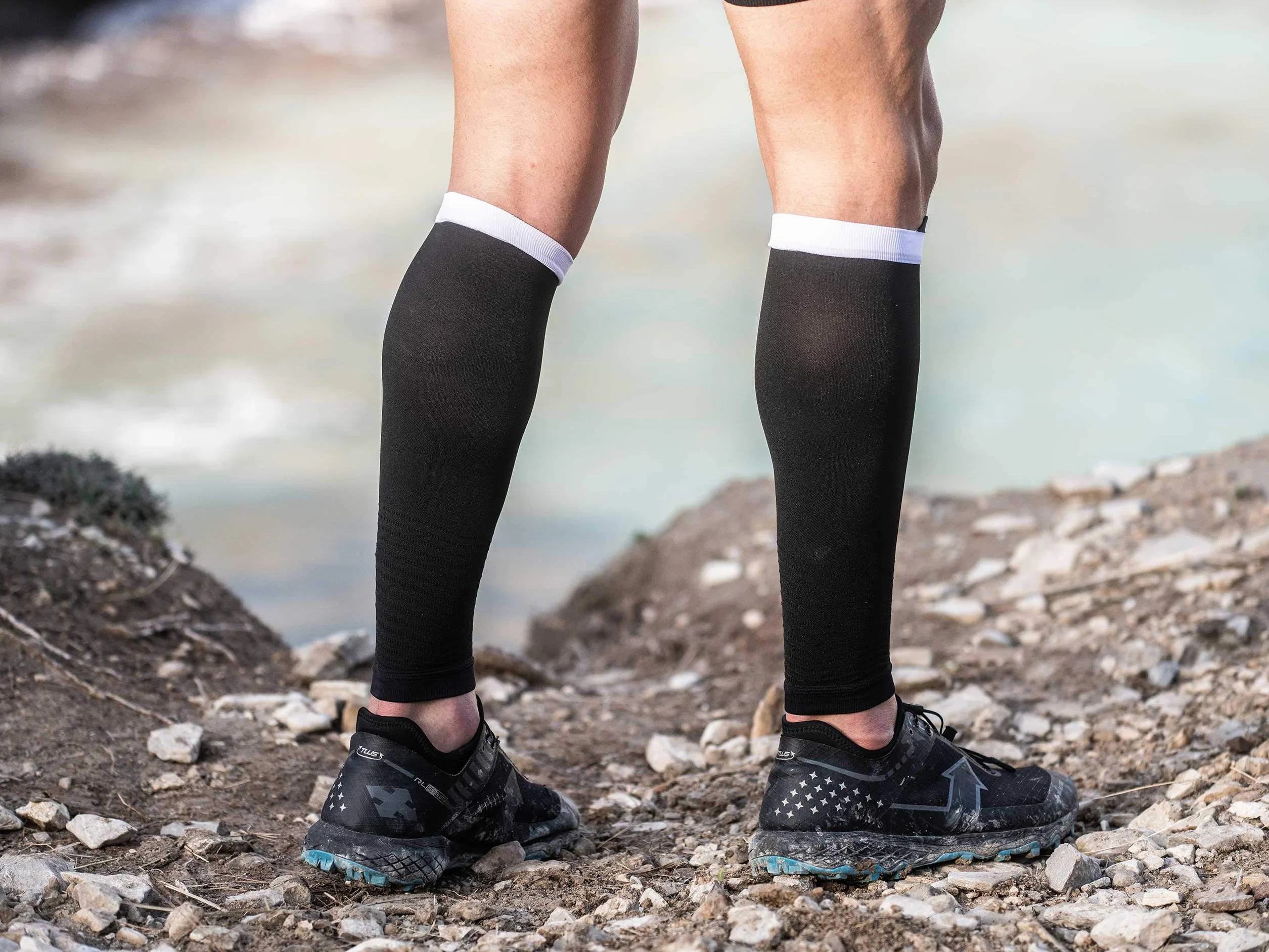 Compressport - bandaż kompresyjny na łydki – R2V2 – ochrona mięśni, wydajność i rekreacja do uprawiania sportu – ultralekki i antystatyczny – bieganie, jazda na rowerze, do jazdy na rowerze i