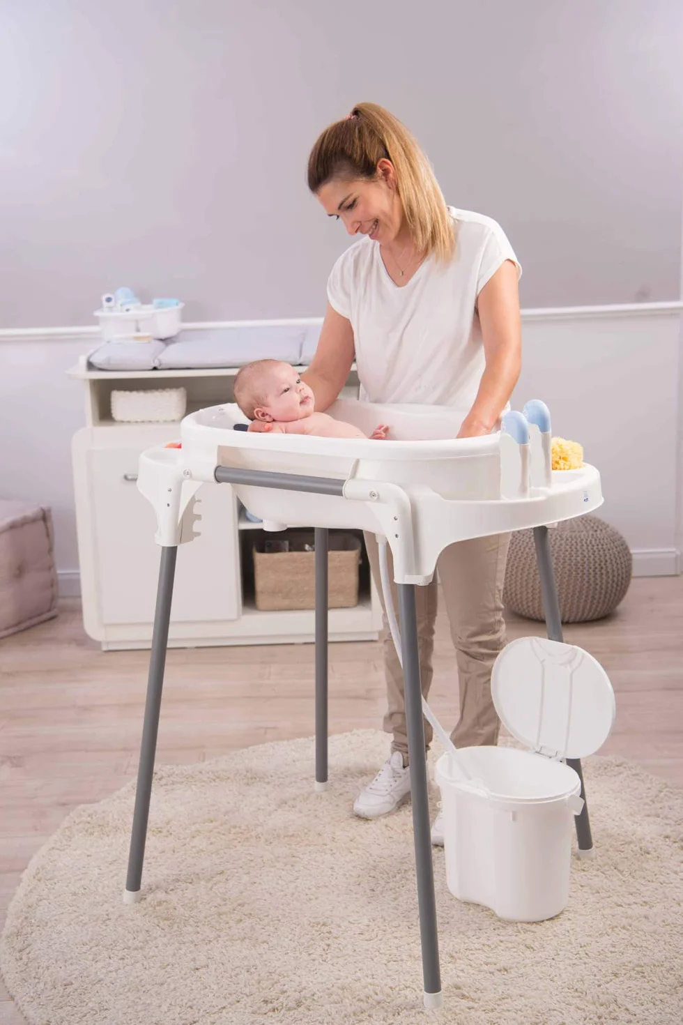 Rotho Babydesign TOP 200020210 kosz na pieluchy z pokrywką, 11 l, od 0 miesięcy, półprzezroczysty różowy, 11 l