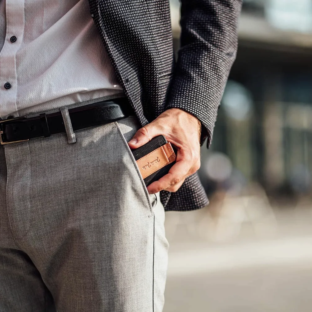 Jaimie Jacobs Nano Boy Mini Wallet – mały portfel z tkaniny, cienki portfel, portfel typu slim z sznurkiem, etui na karty, portfel na karty dla mężczyzn i kobiet (Skóra bawoła jasnobrązowa)