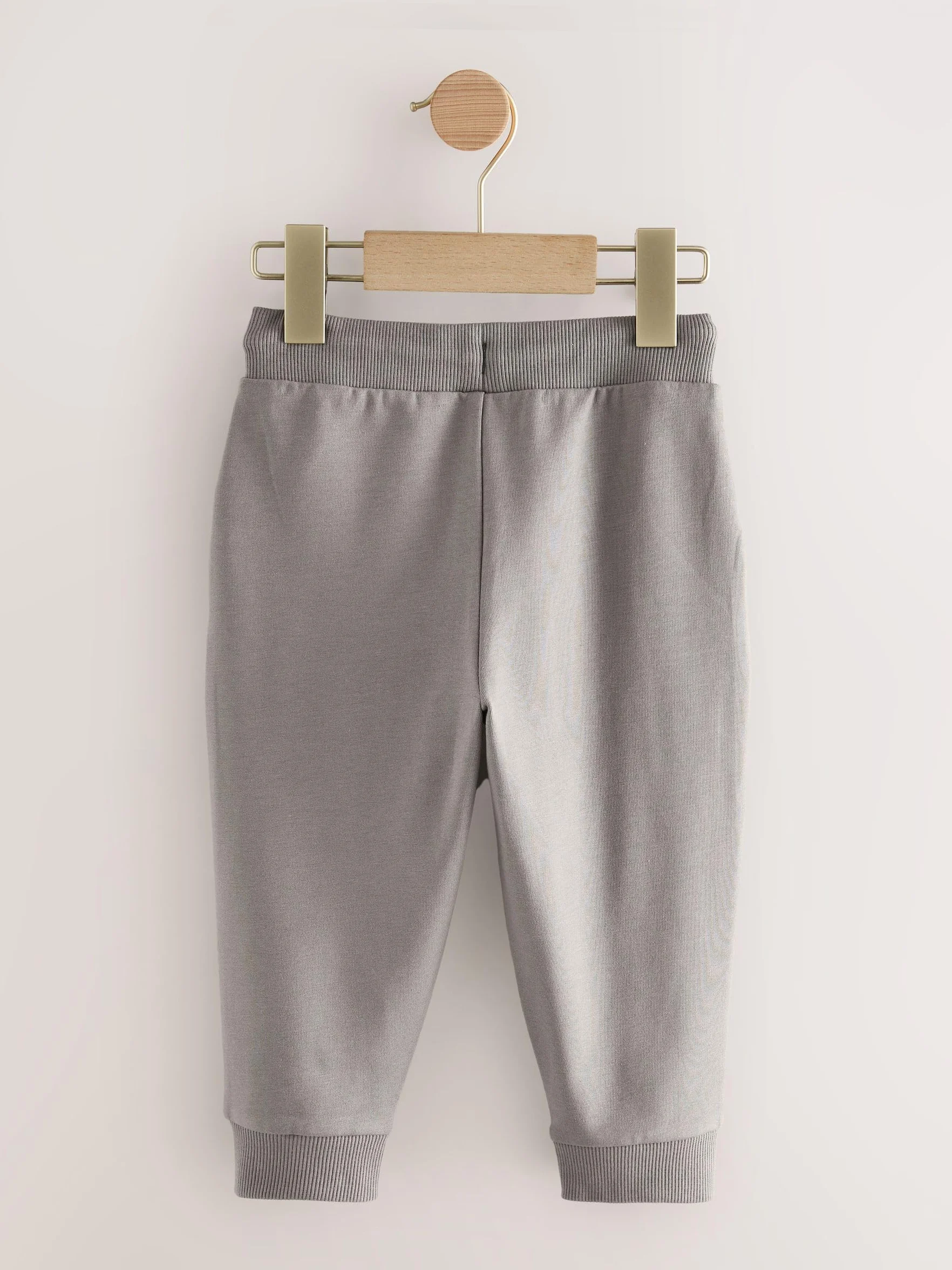 NEXT Młodsze chłopcy Zestaw 5 par spodni dresowych o regularnym kroju