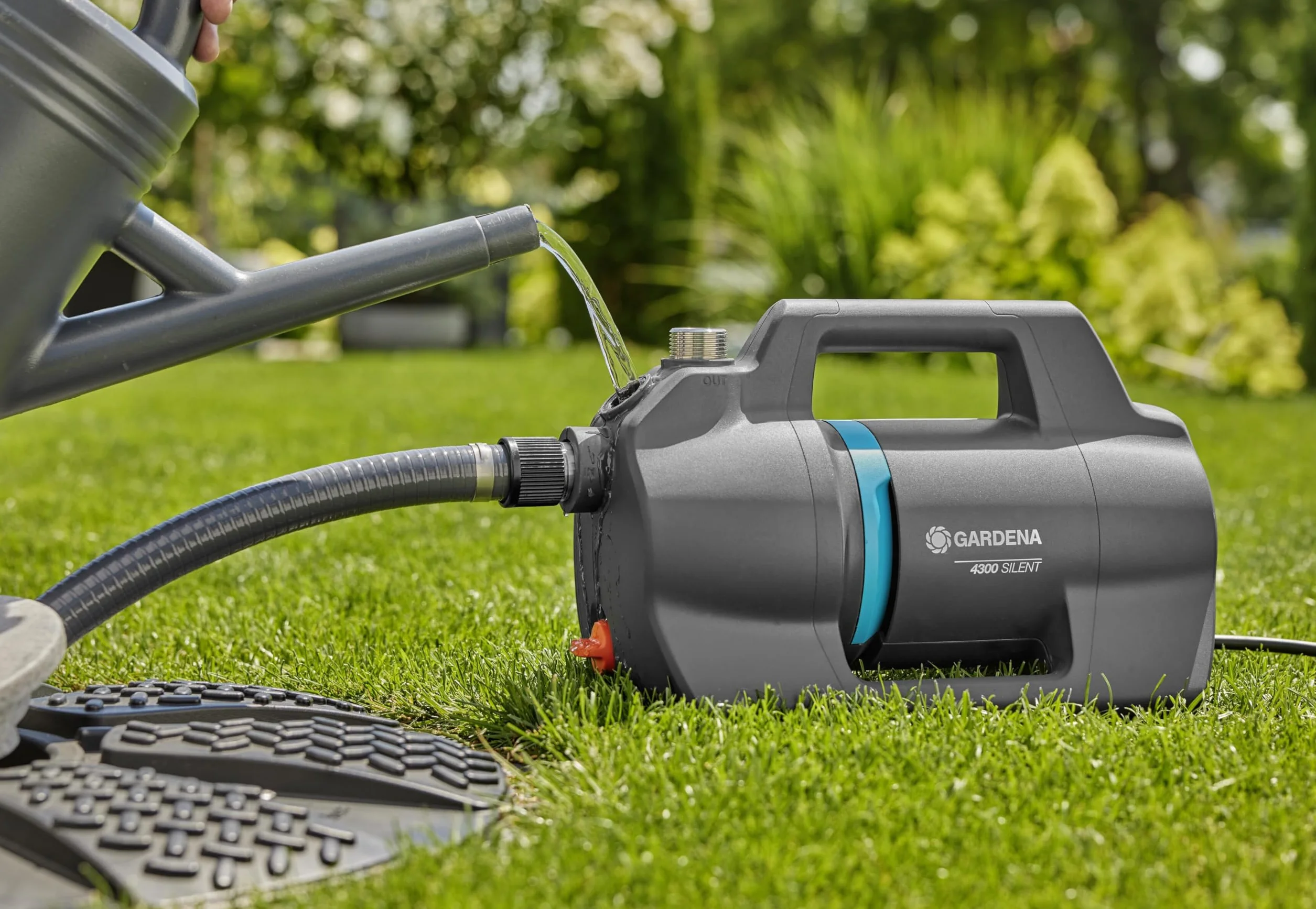 Gardena pompa ogrodowa 4300 Silent: Cicha pompa nawadniająca z innowacyjną obudową, tłoczenie 4300 l/h, silnik 650 W, podwójny system uszczelek, energooszcz. i wodotrwała (9056-20)