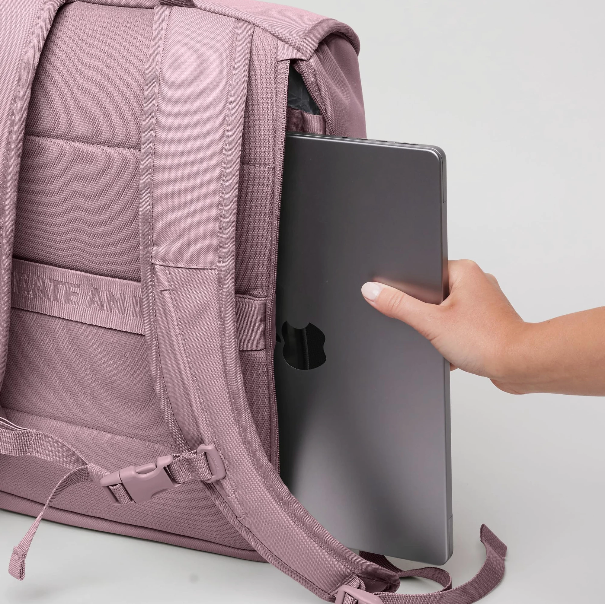 GOT BAG Serene Pack | Plecak o Sztywnej Konstrukcji 18L | Maksymalna Organizacja | Laptop 16 i Tablet | Komfortowy Bagaż Podręczny (calamary)
