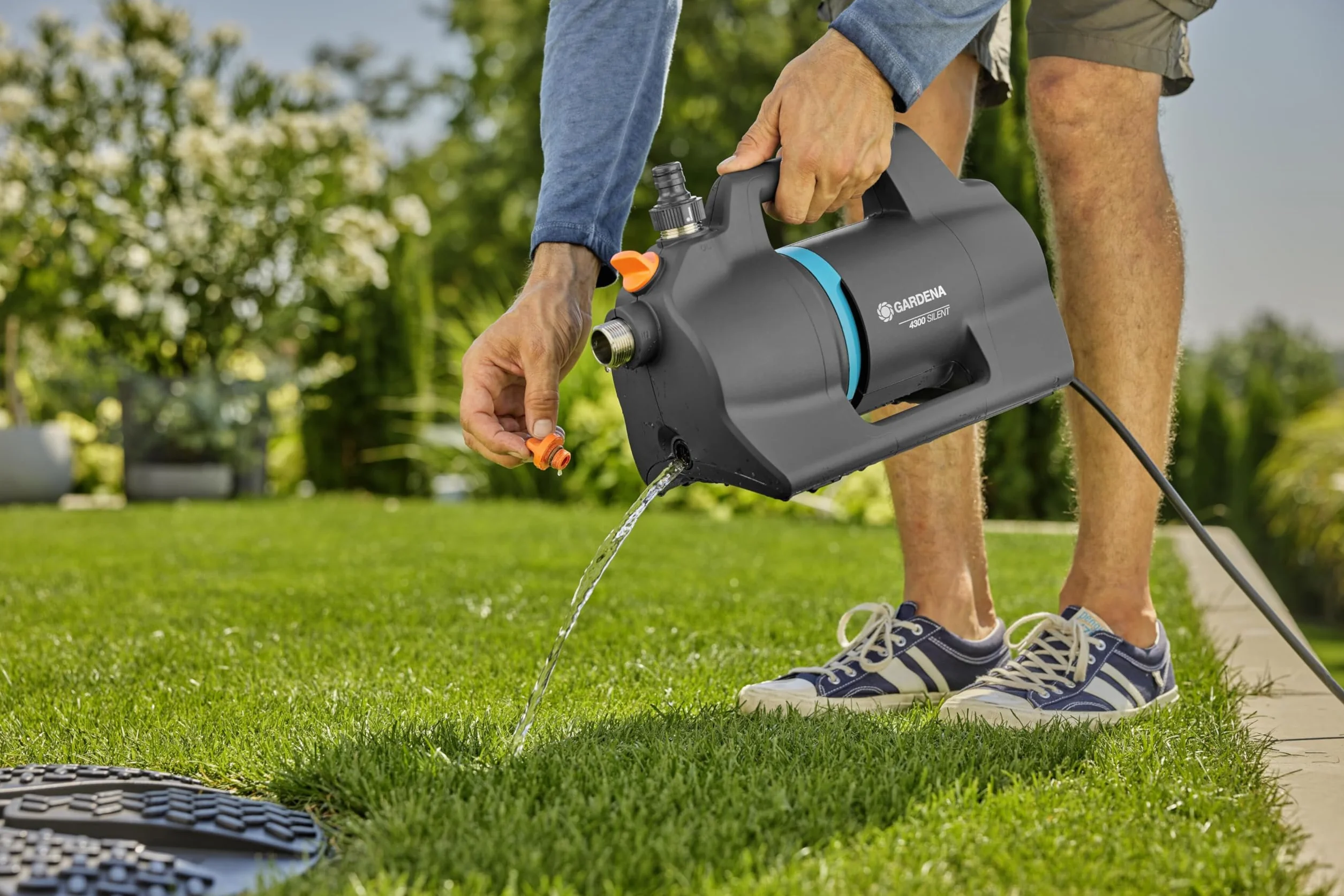 Gardena pompa ogrodowa 4300 Silent: Cicha pompa nawadniająca z innowacyjną obudową, tłoczenie 4300 l/h, silnik 650 W, podwójny system uszczelek, energooszcz. i wodotrwała (9056-20)