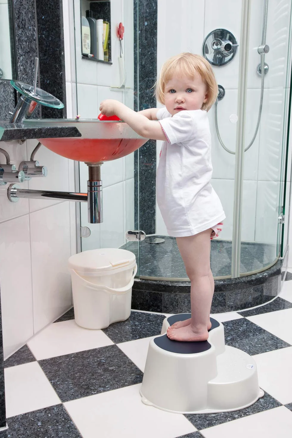 Rotho Babydesign TOP 200020210 kosz na pieluchy z pokrywką, 11 l, od 0 miesięcy, półprzezroczysty różowy, 11 l