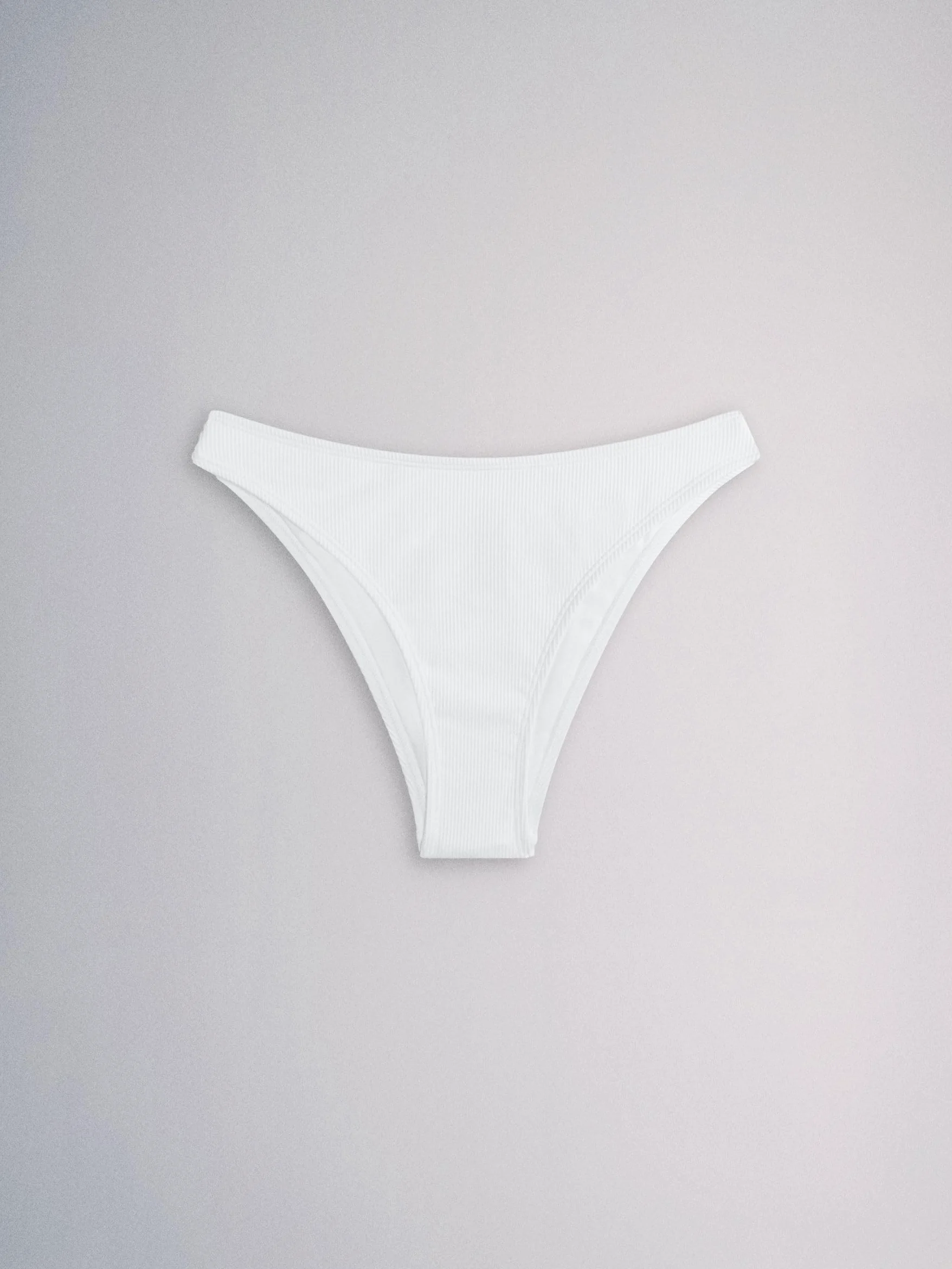 THE SET Kobiety THE SET - Zestaw 3 par wysoko wyciętych majtek od bikini
