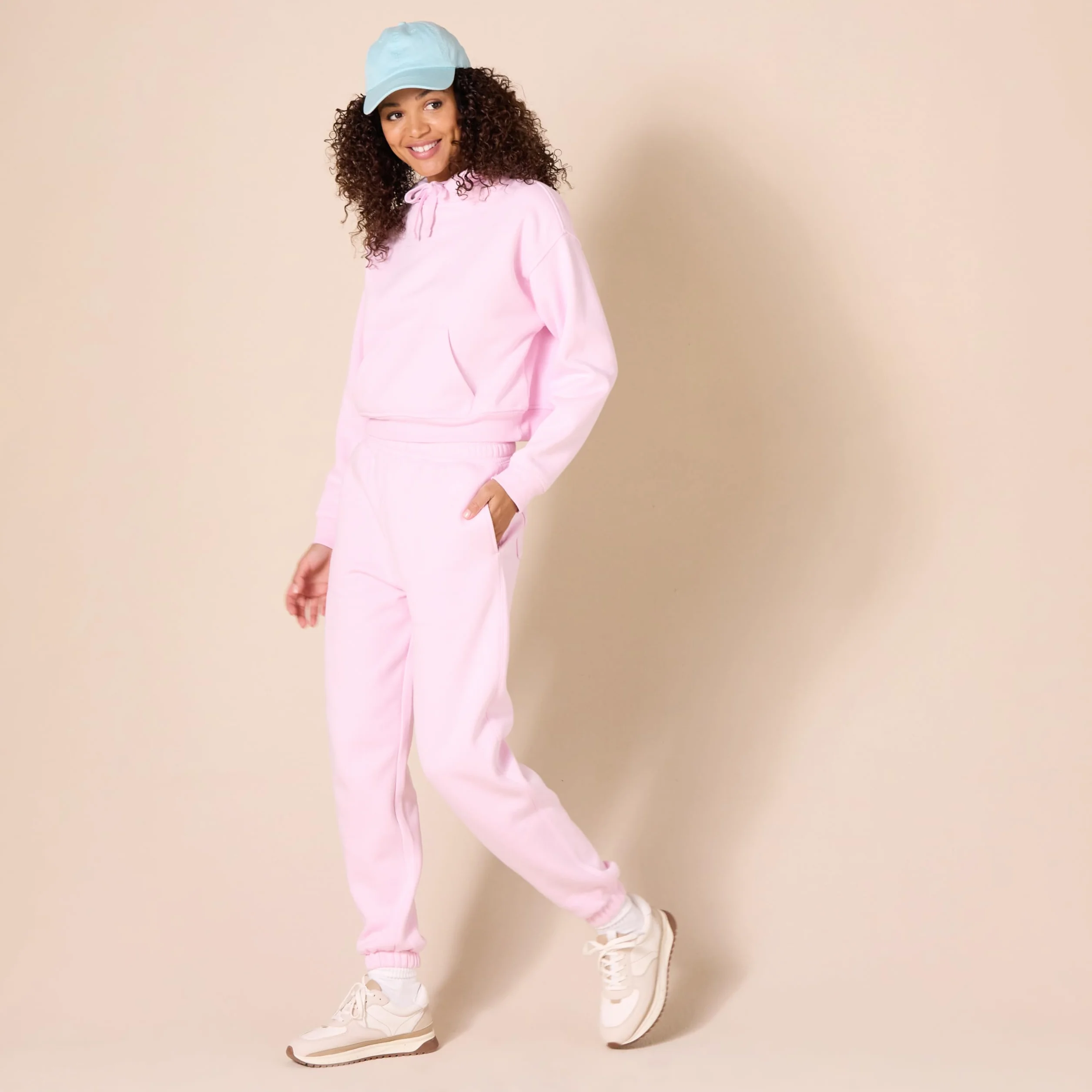 Amazon Essentials Kobiety Relaxed Jogger duże rozmiary