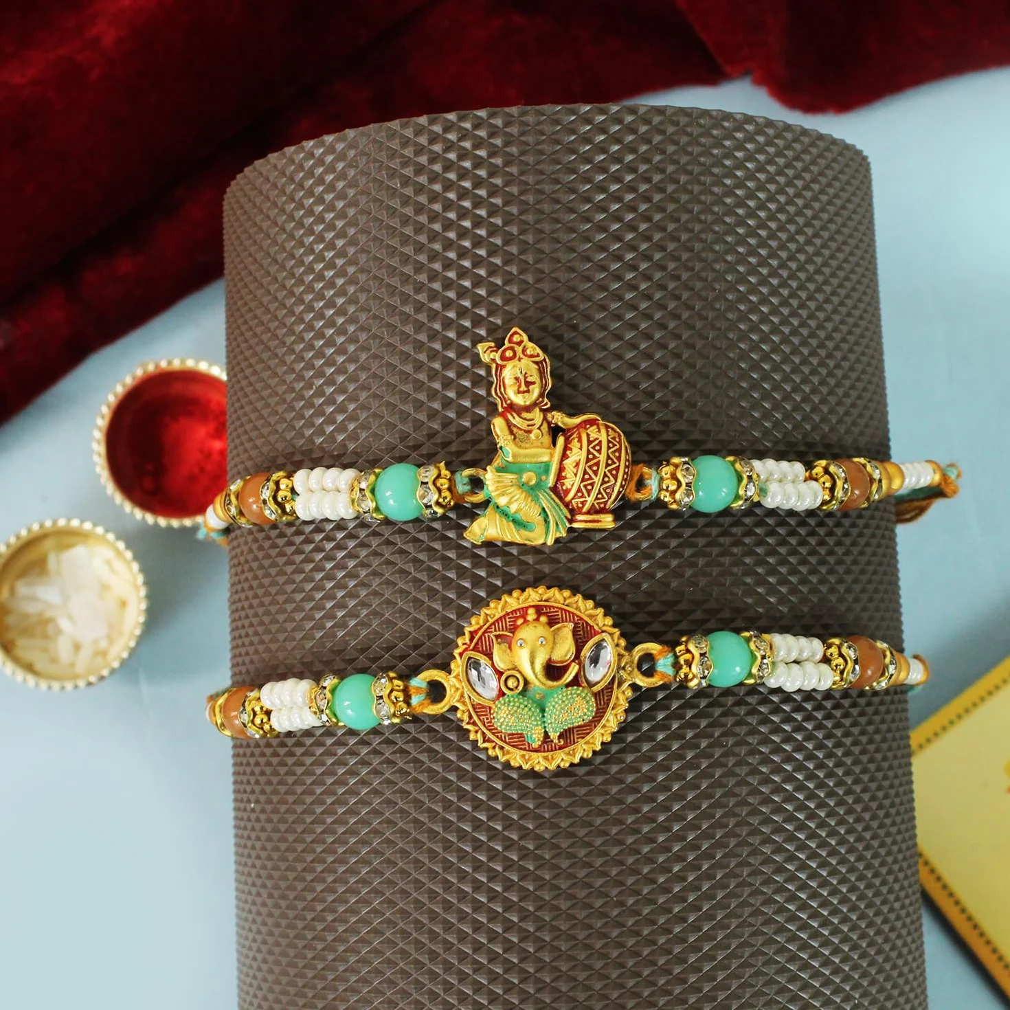 TIED RIBBONS Zestaw 2 rakhi dla brata z zestawem upominkowym | mini karta | Roli Chawal Tika - Raksha bandhan Rakhi bransoletka dla brata Rakhi 2 zestawy | Rakhi dla Bhaiya | nić Bhai Rakhi, 13 Inch