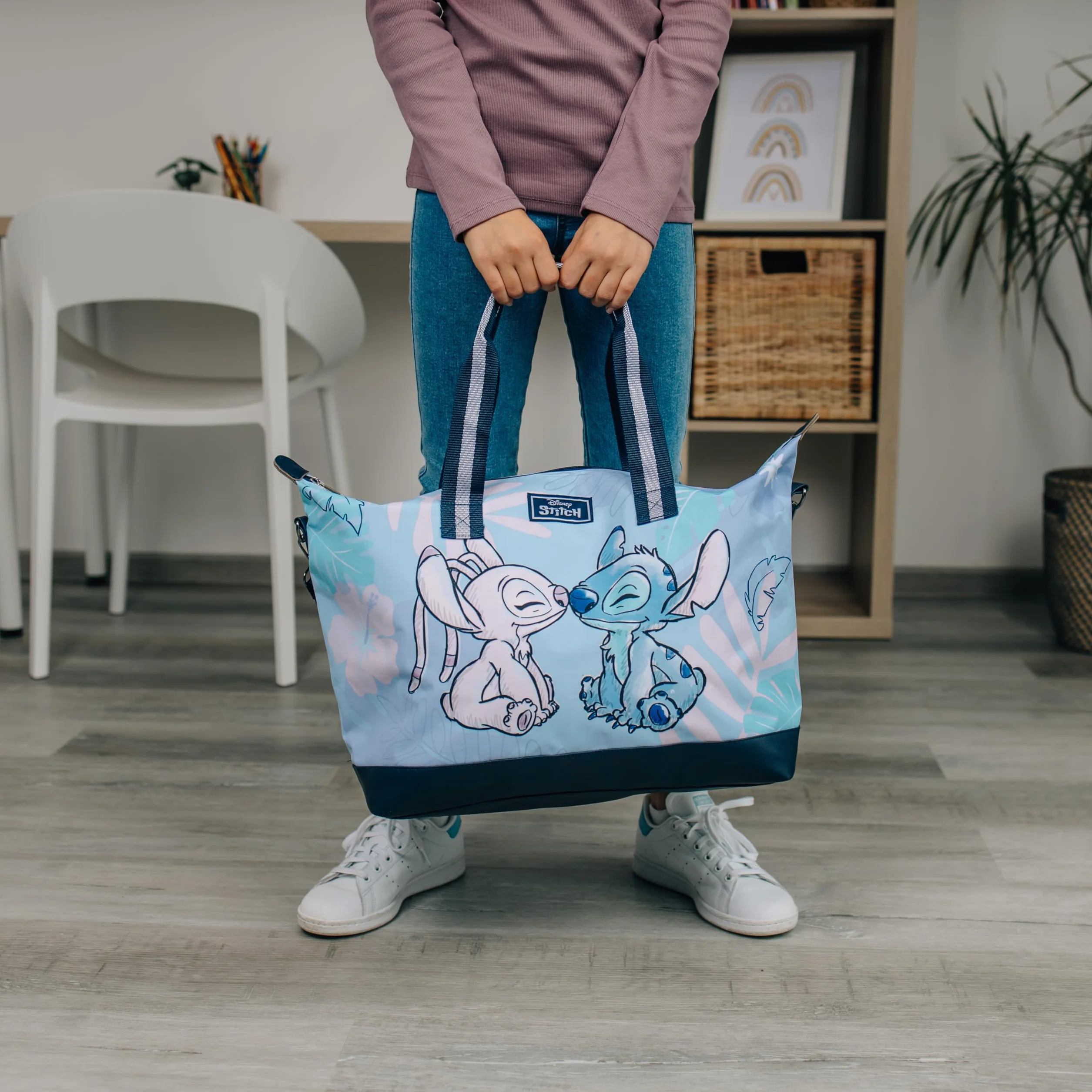 Undercover Disney Stitch Weekender torba podróżna z kieszenią na zamek i paskiem na ramię