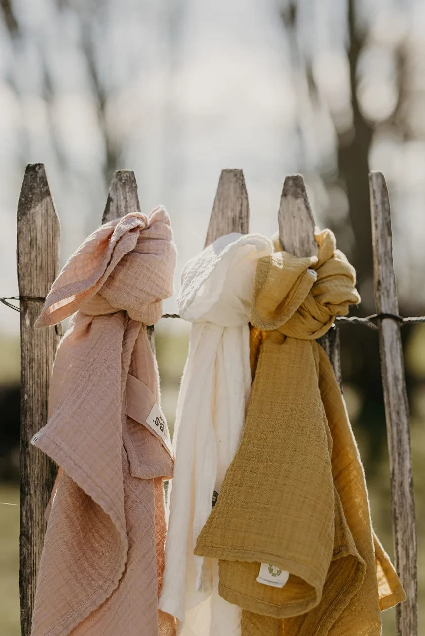 BIBS Muslin Cloth 2-pack, miękka zabawka uspokajająca, kocyk–przytulanka, kocyk dla niemowląt, 100% bawełna organiczna, 70x70 cm, Ivory