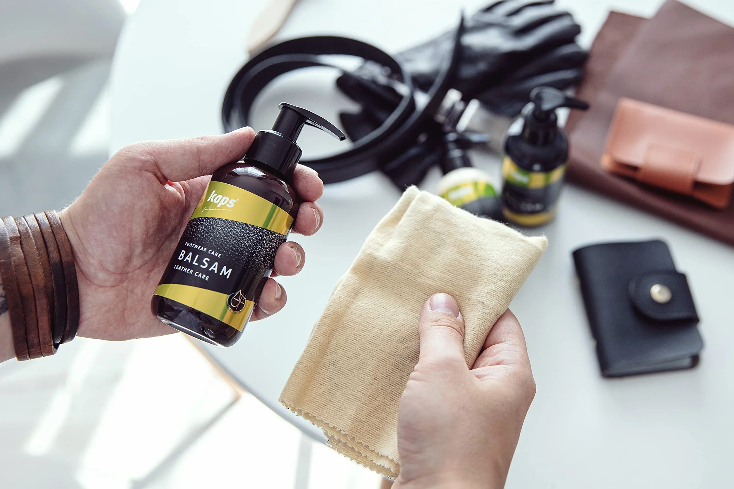 Balsam do Pielęgnacji Skóry z Woskiem Pszczelim i Naturalnymi Olejkami do Obuwia, Toreb, Akcesoriów, Kaps Balsam, 4 Kolory