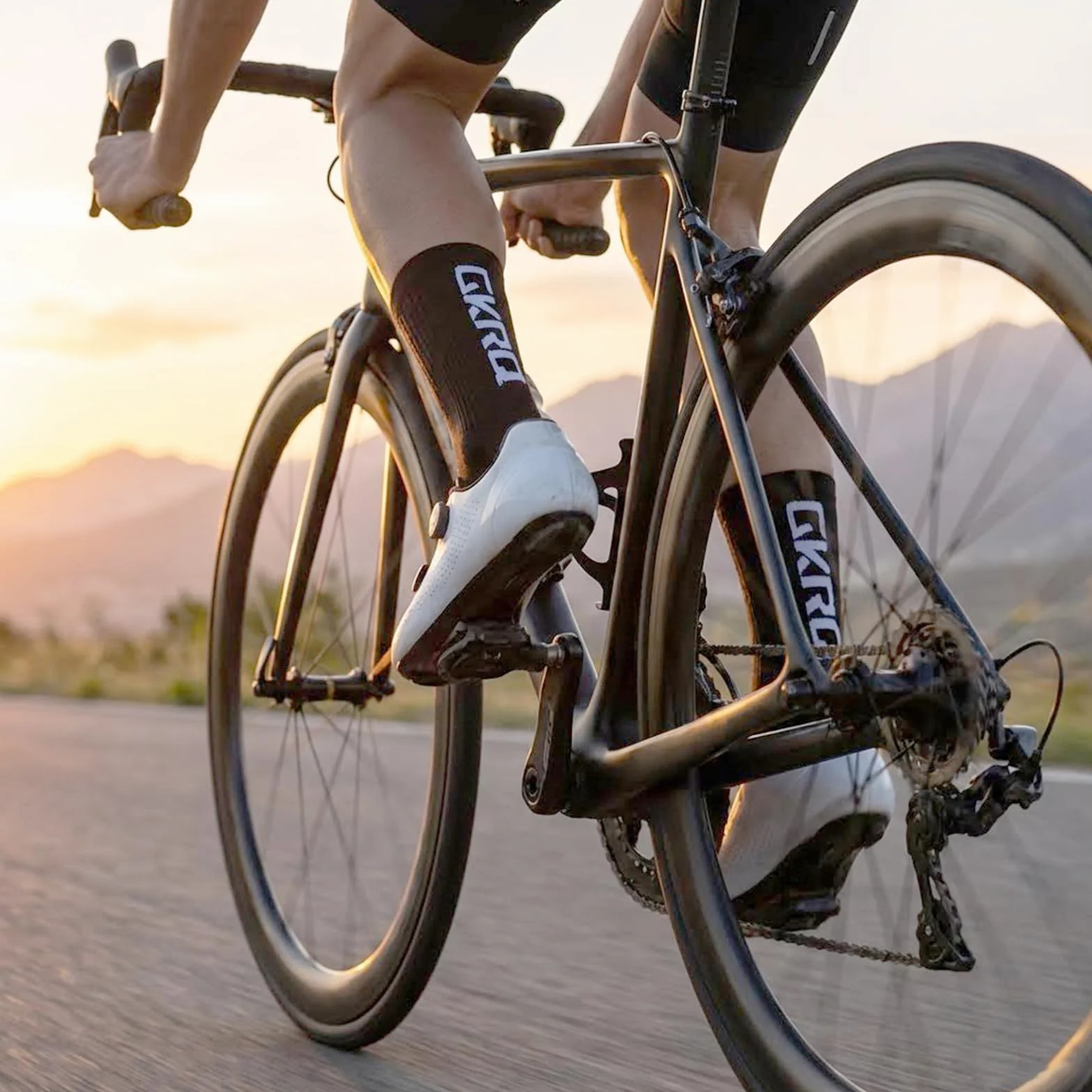 Skarpety Rowerowe Anty-Pęcherzowe Oddychające Szybkoschnące Nylon Crew Rozmiar 39-44 Zestaw 4 Par