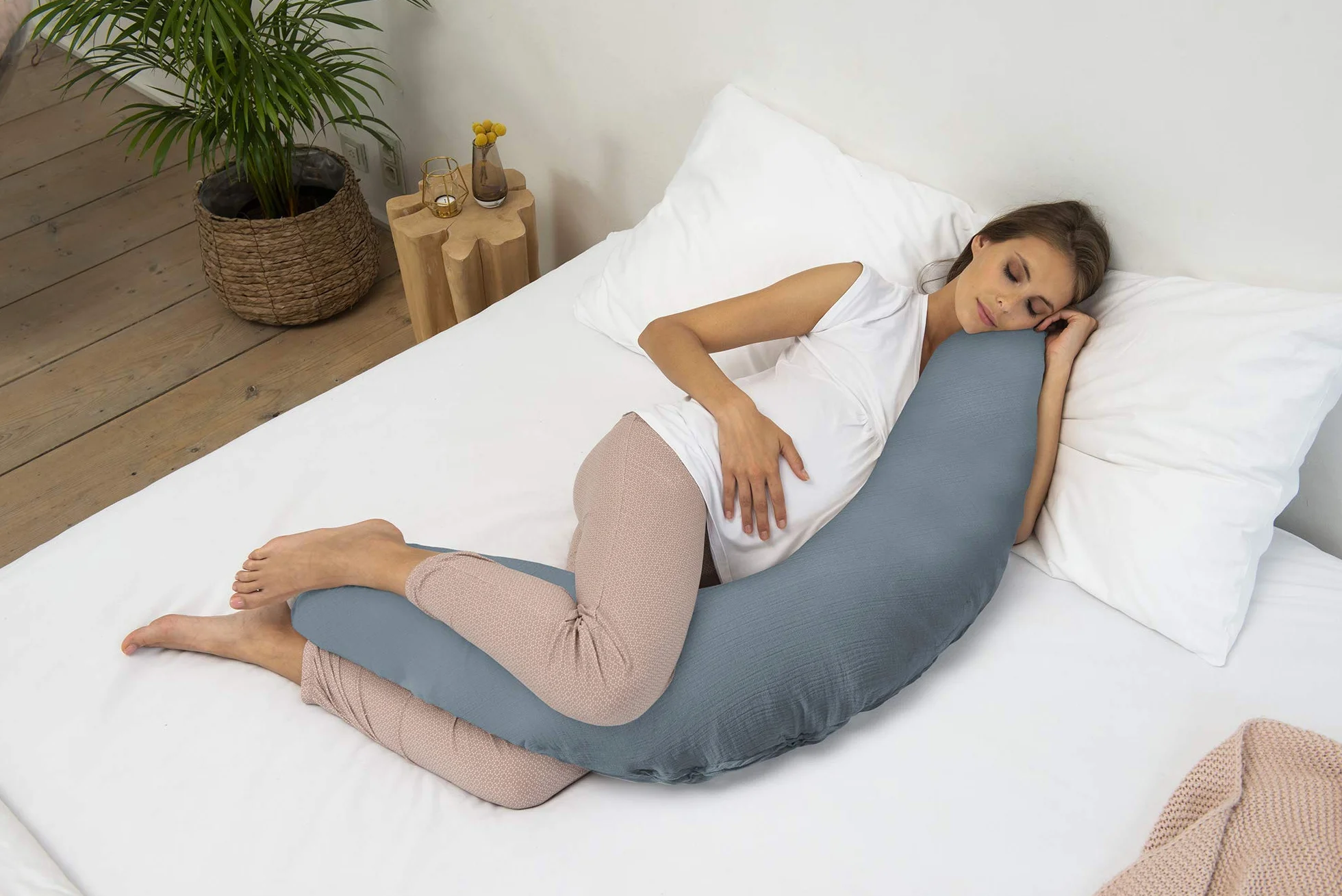 doomoo Basics Comfy Big Tetra Wielofunkcyjna poduszka ciążowa do spania/karmienia piersią/relaksu wypełniona mikrokulkami z poszewką nadającą się do prania niebieską