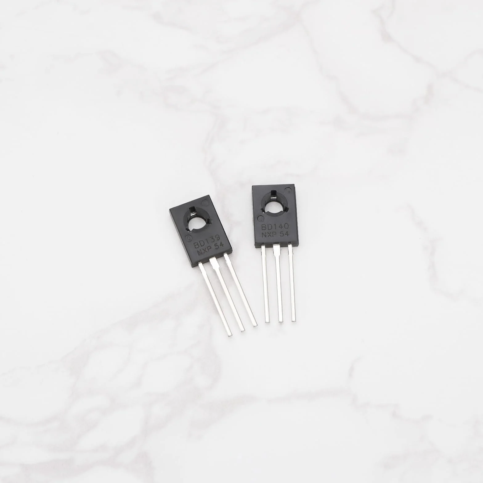 The Lord of the Tools 40 szt. BD139NPN BD140PNP 80V 1,5A pojedynczy tranzystor zawiera 20 szt. BD139 i 20 szt. tranzystora BD140 NPN PNP 1,5A/80V TO-126 tranzystor mocy