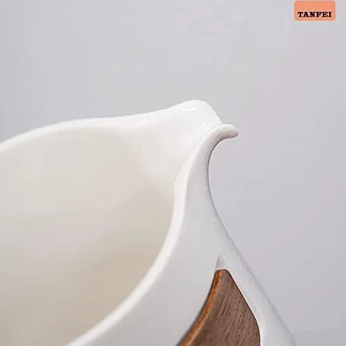 Torebka na ramię dla kobiet - przestronny design, trwały materiał, idealna do codziennego użytku