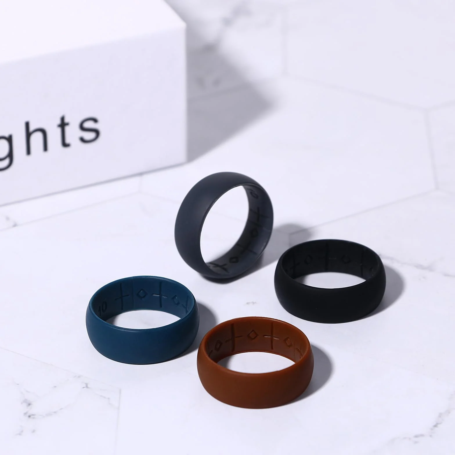 JewelryWe Zestaw 4 silikonowych obrączek ślubnych dla mężczyzn 8,5 mm oddychające z krzyżem