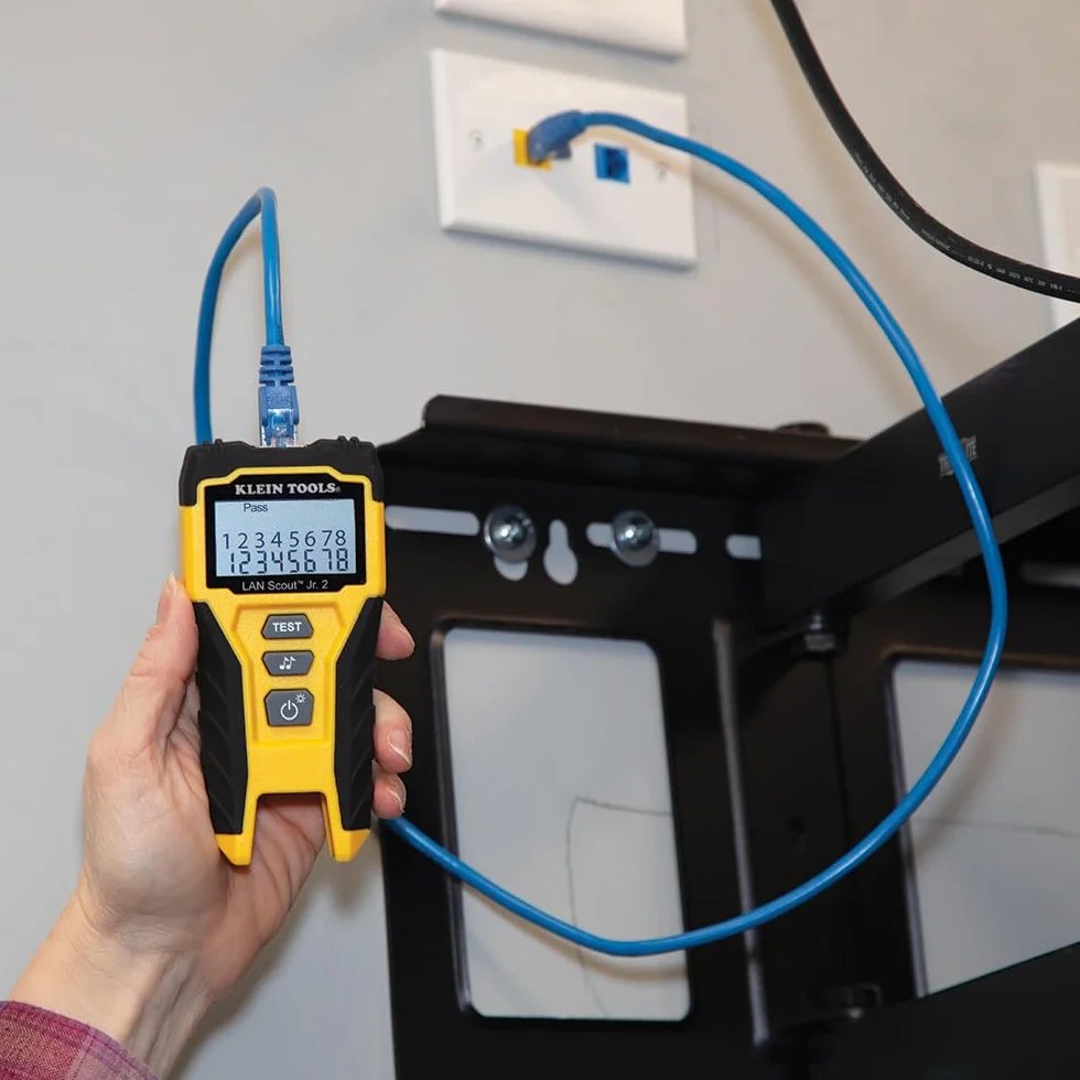 Klein Tools VDV526‑200E | V LAN Scout Jr. 2 tester kabli | do kabli sieciowych Cat 3-7 | test RJ45 i toner | LCD z podświetleniem tła | pilot zdalnego sterowania i baterie w zestawie | kompaktowa