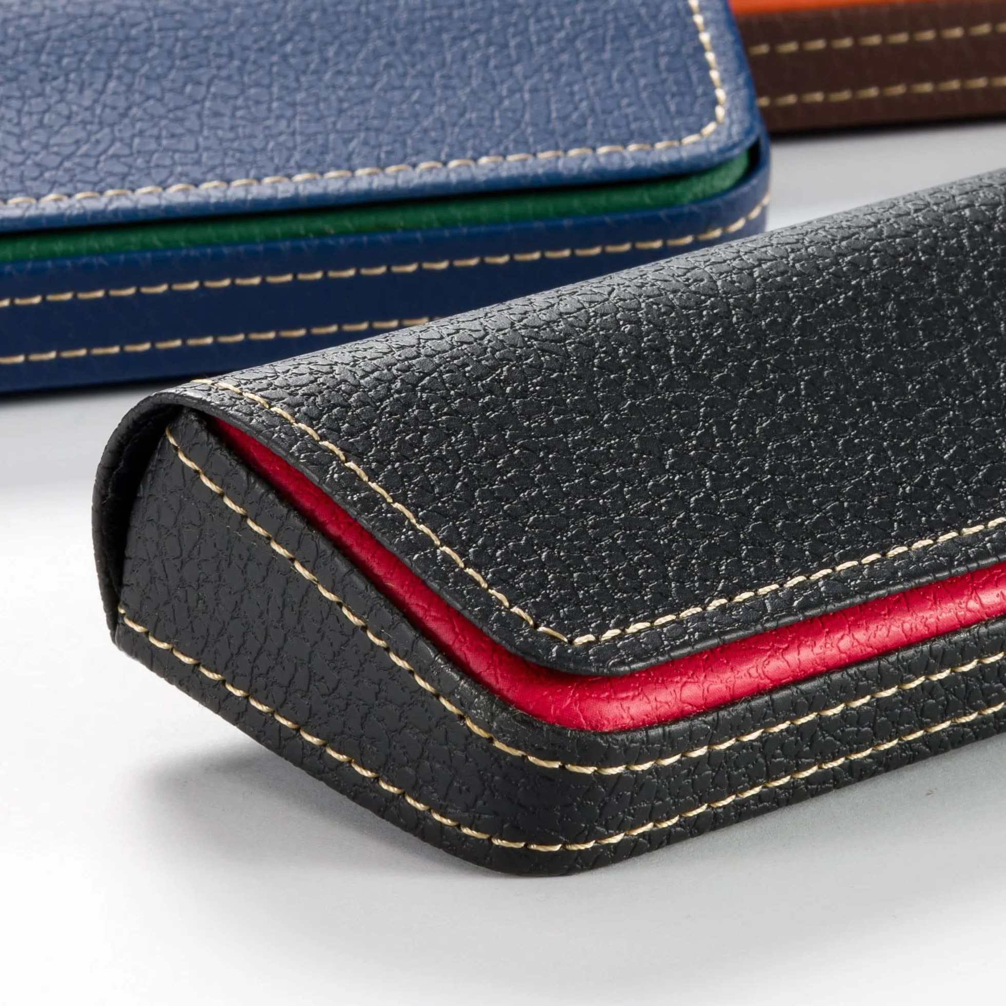 Eleganckie etui na okulary FEFI w dwóch odcieniach skóry, Czerwony, M