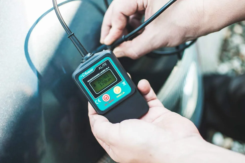 Miernik grubości lakieru GL-3sUV (PL/EN/DE) | Sonda na przewodzie | Grubościomierz lakieru samochodowego | Tester lakieru. | Miernik grubości farby na samochodzie. | Stal, stal ocynkowana, aluminium. | Tester UV