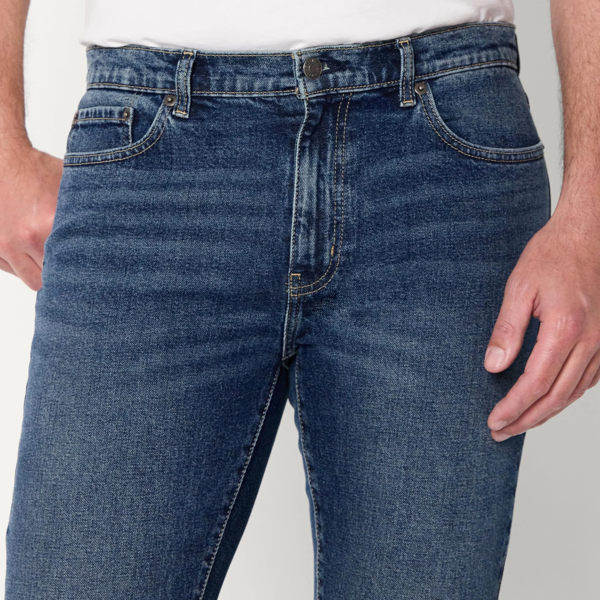 Amazon Essentials Men's Low Stretch Slim-Fit Jean - Męskie dżinsy slim fit o niskiej rozciągliwości Mężczyźni