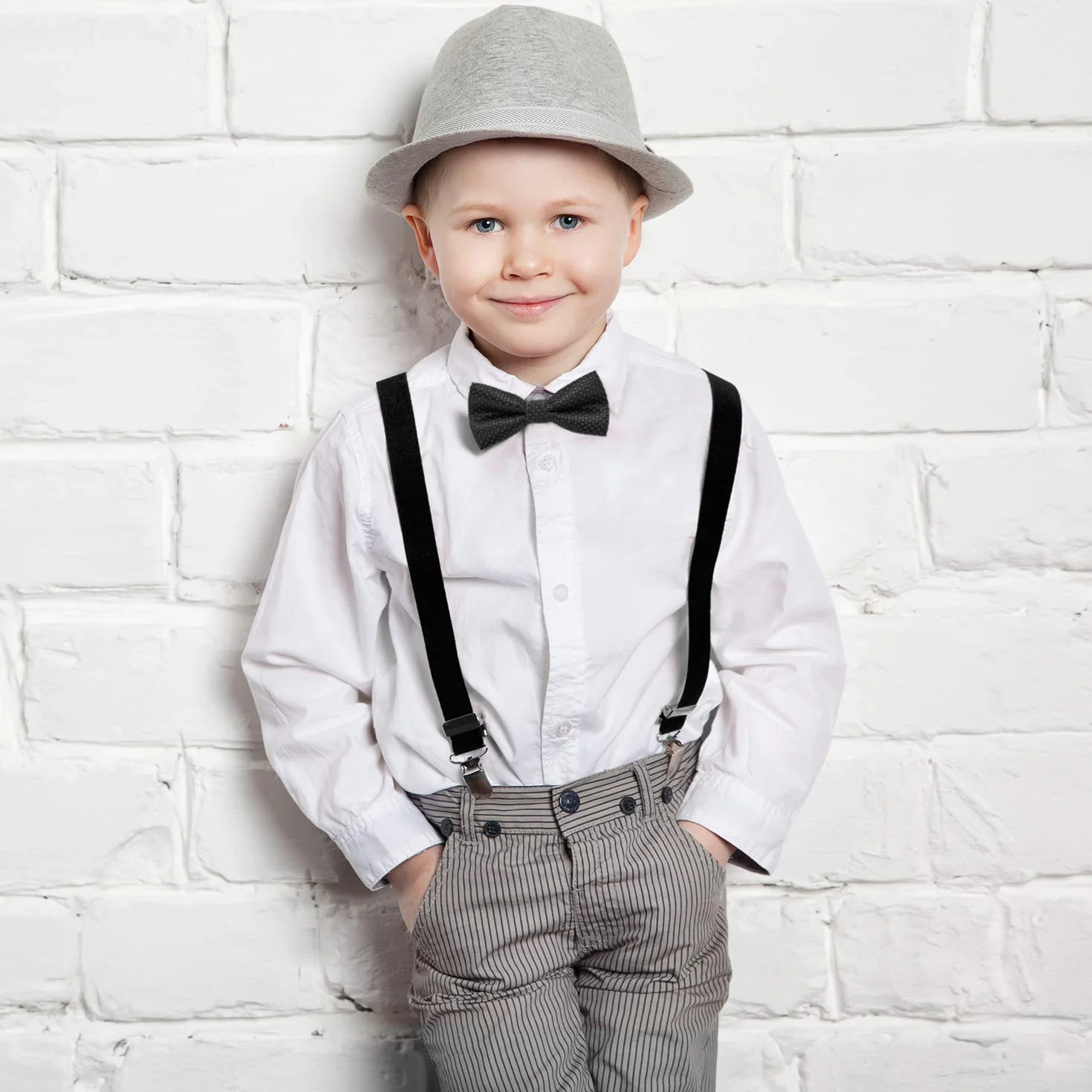 DonDon Elegancka mucha dziecięca chłopięca zawiązana z regulowaną długością paska 9 x 4,5 cm z połyskiem w srebrne kropki