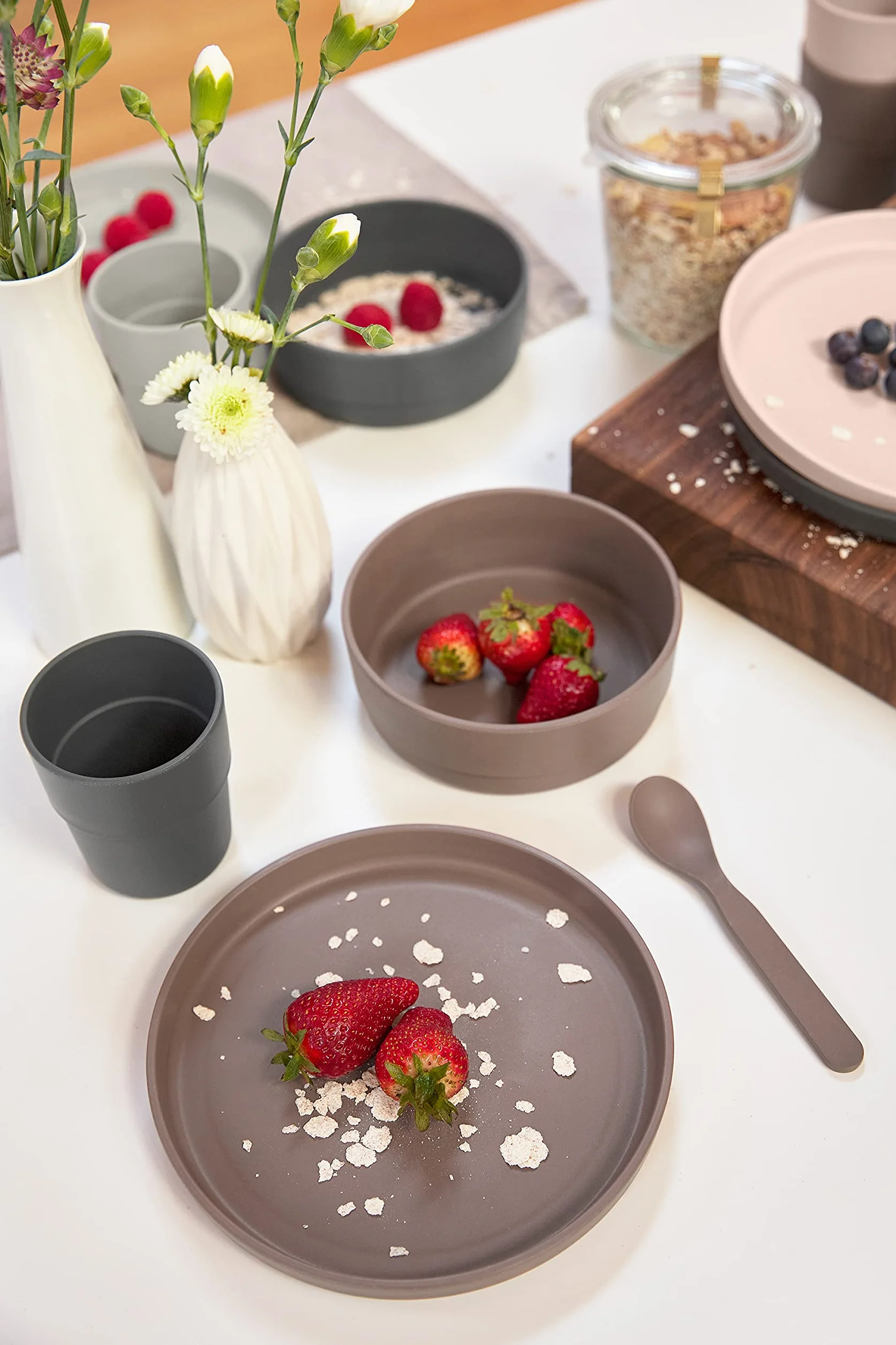 LÄSSIG Miseczka dziecięca, naczynia dla dzieci, bez melaminy, nie zawierają BPA, nadają się do mycia w zmywarce i kuchenki mikrofalowej/miska Uni choco