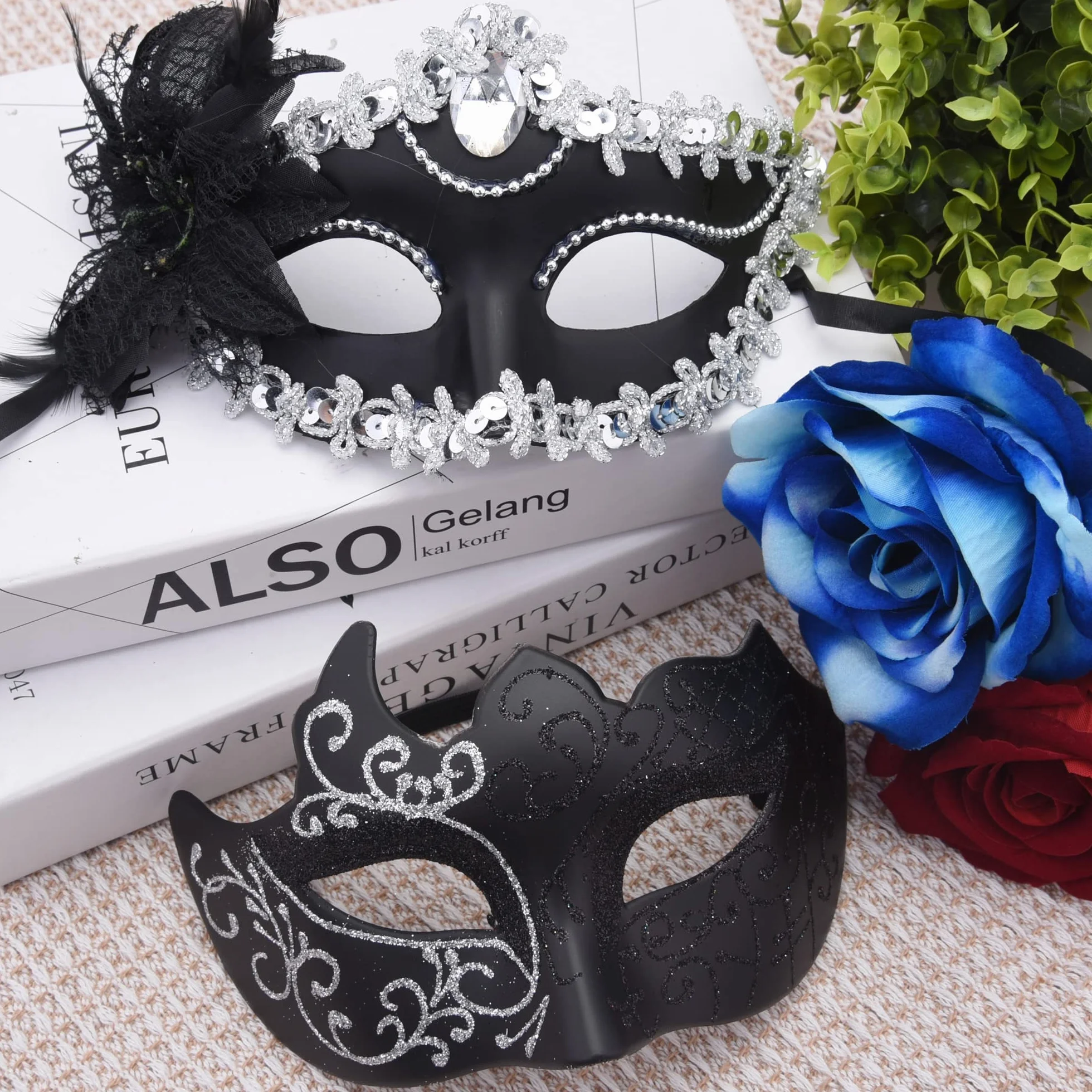 SIQUK Para maskaradowych masek zestaw wenecka maska na imprezę plastikowa maska na Halloween kostium maska Mardi Gras dla kobiet i mężczyzn, Czarny i srebrny, rozmiar uniwersalny