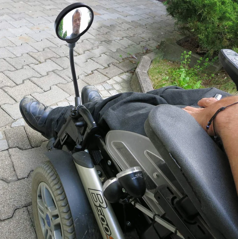 Lusterko wsteczne do wózka inwalidzkiego Gęsia szyja Regulowane lusterko Pomoc wzroku Przegląd Więcej bezpieczeństwa