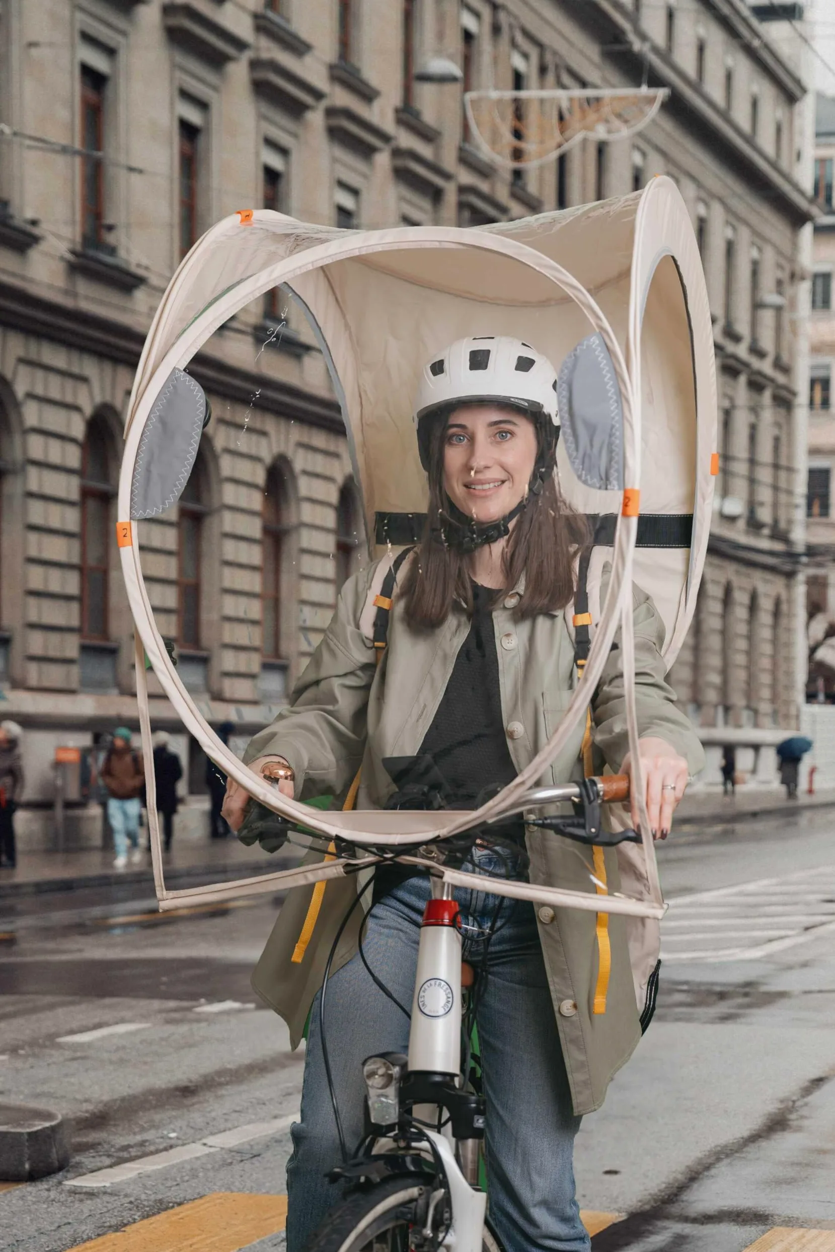 Bub-up Plus The Rain Protection w wersji Plus, która zastępuje odzież przeciwdeszczową (wodoodporna, kurtka, peleryna, parka, poncho...). Opcje dodatkowe w stosunku do wersji klasycznej.